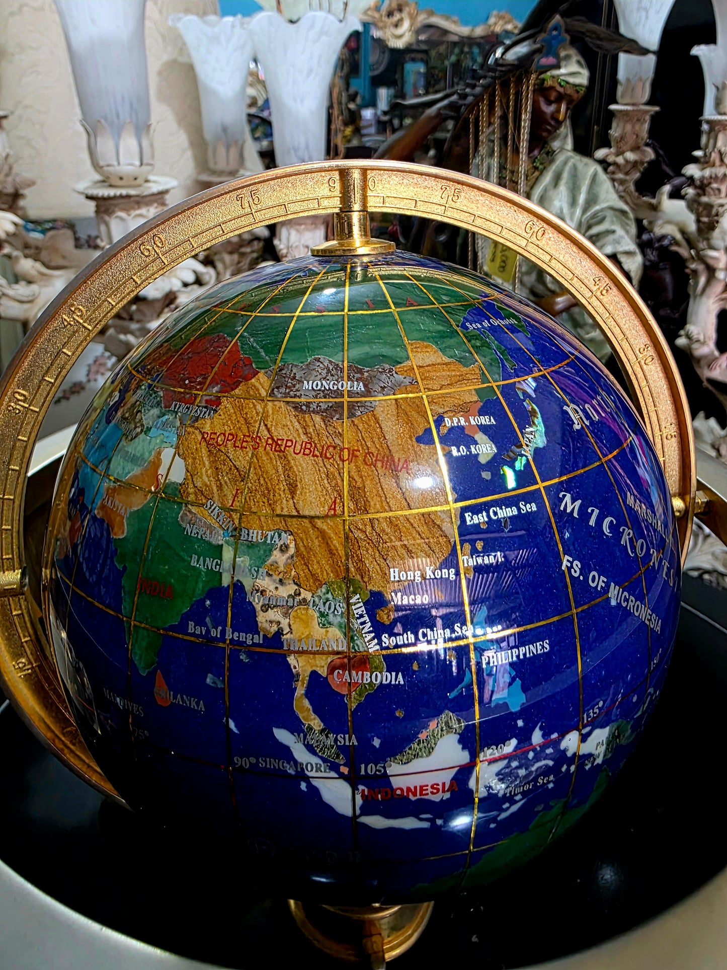 🌍 Globo Decorativo en Cobre – Elegancia Geográfica con Alma Clásica