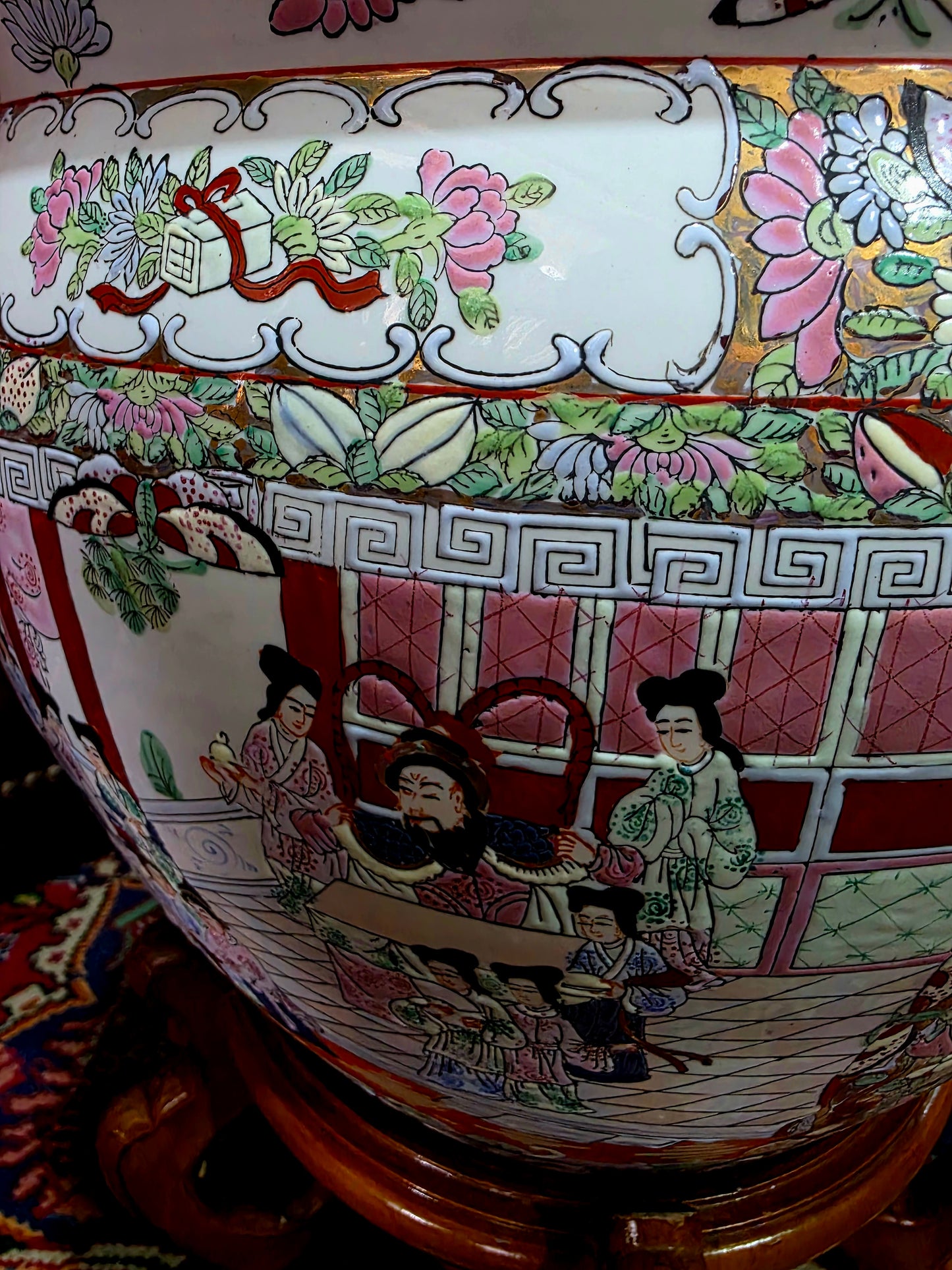 ✨ Floral Chinoiserie Koi Planter – Porcelana Imperial de la Dinastía Qing ✨