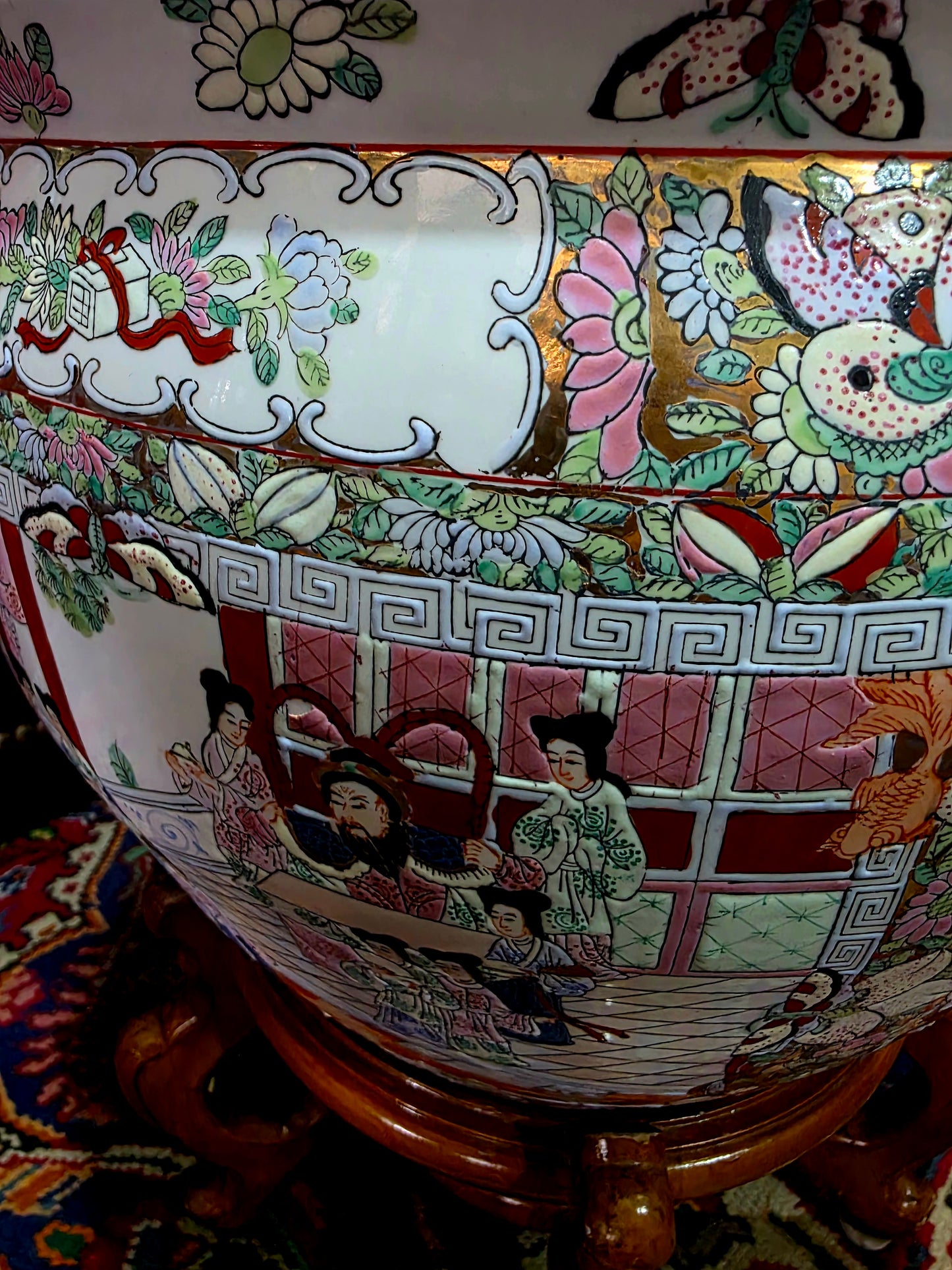 ✨ Floral Chinoiserie Koi Planter – Porcelana Imperial de la Dinastía Qing ✨