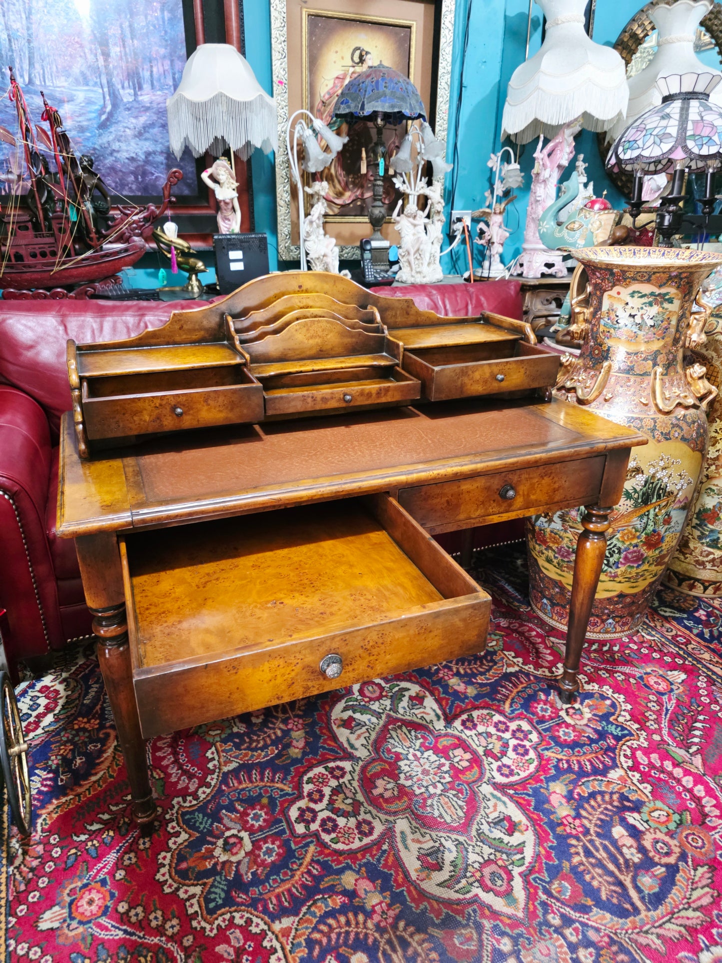 🪶 Secreter Antiguo en Madera de Acacia – Elegancia Clásica y Funcionalidad Atemporal 🪶