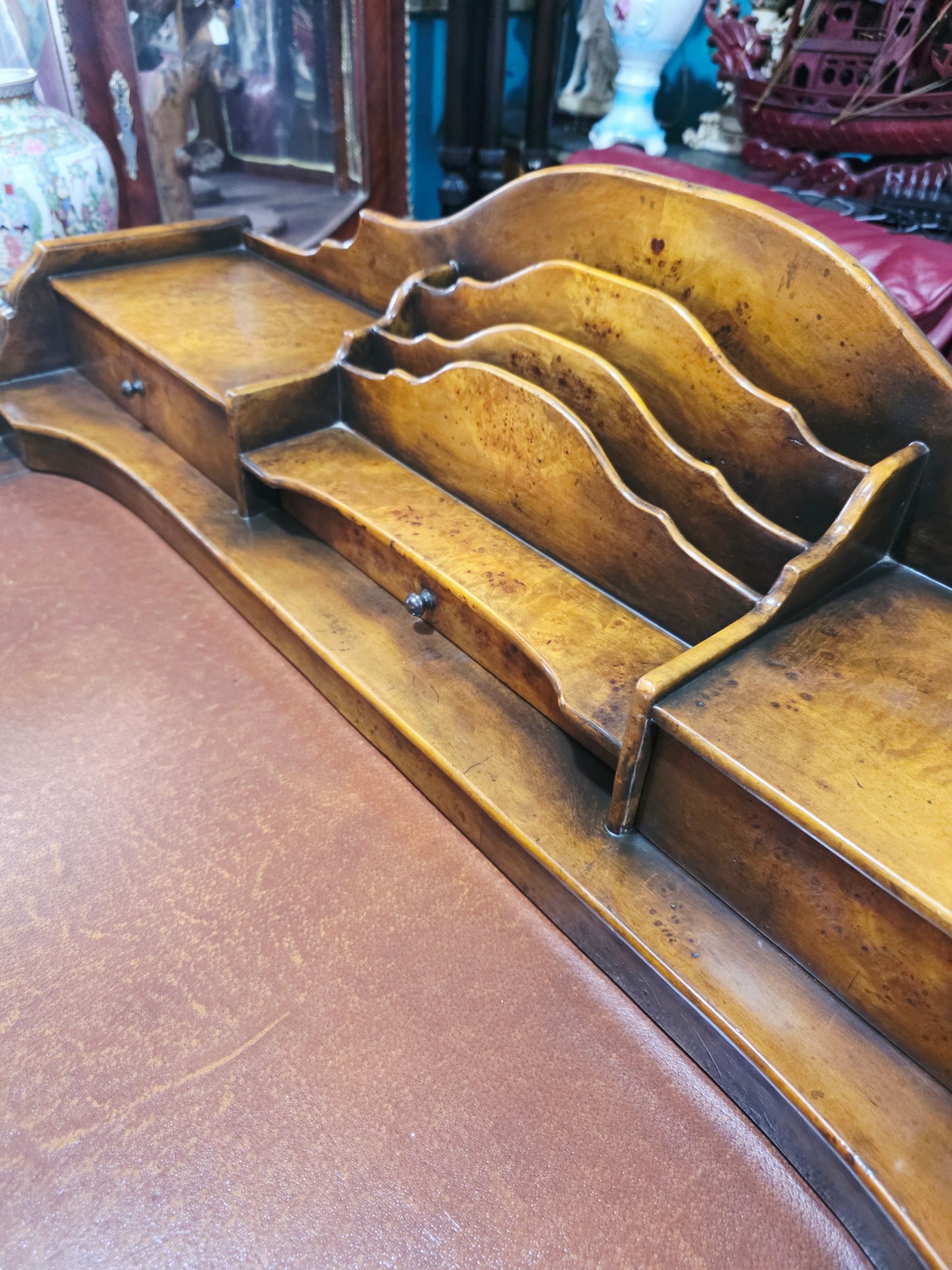 🪶 Secreter Antiguo en Madera de Acacia – Elegancia Clásica y Funcionalidad Atemporal 🪶