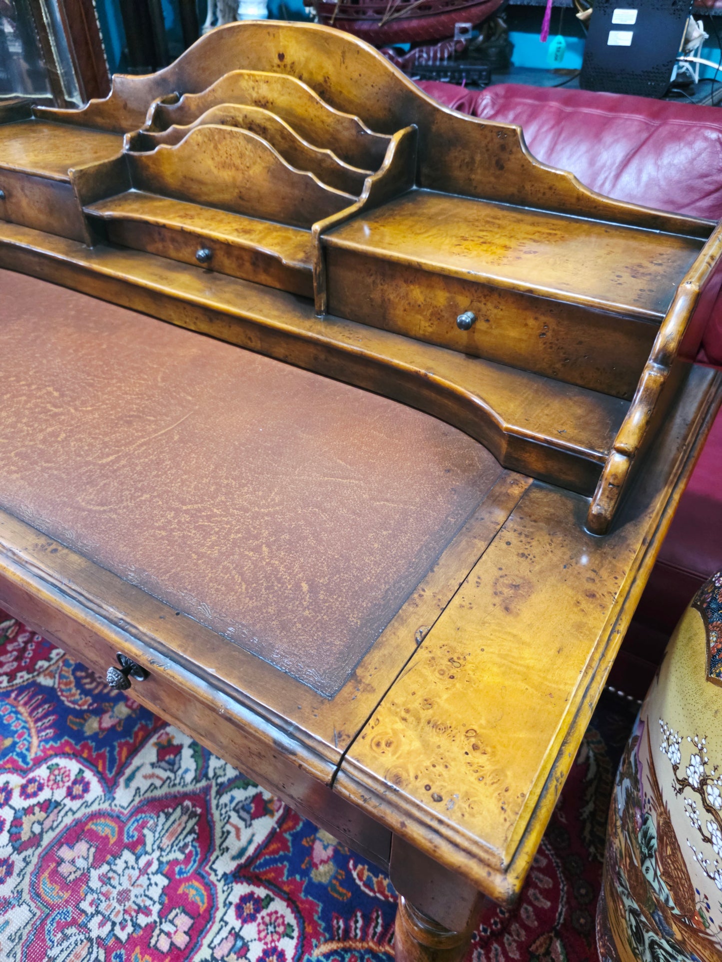 🪶 Secreter Antiguo en Madera de Acacia – Elegancia Clásica y Funcionalidad Atemporal 🪶