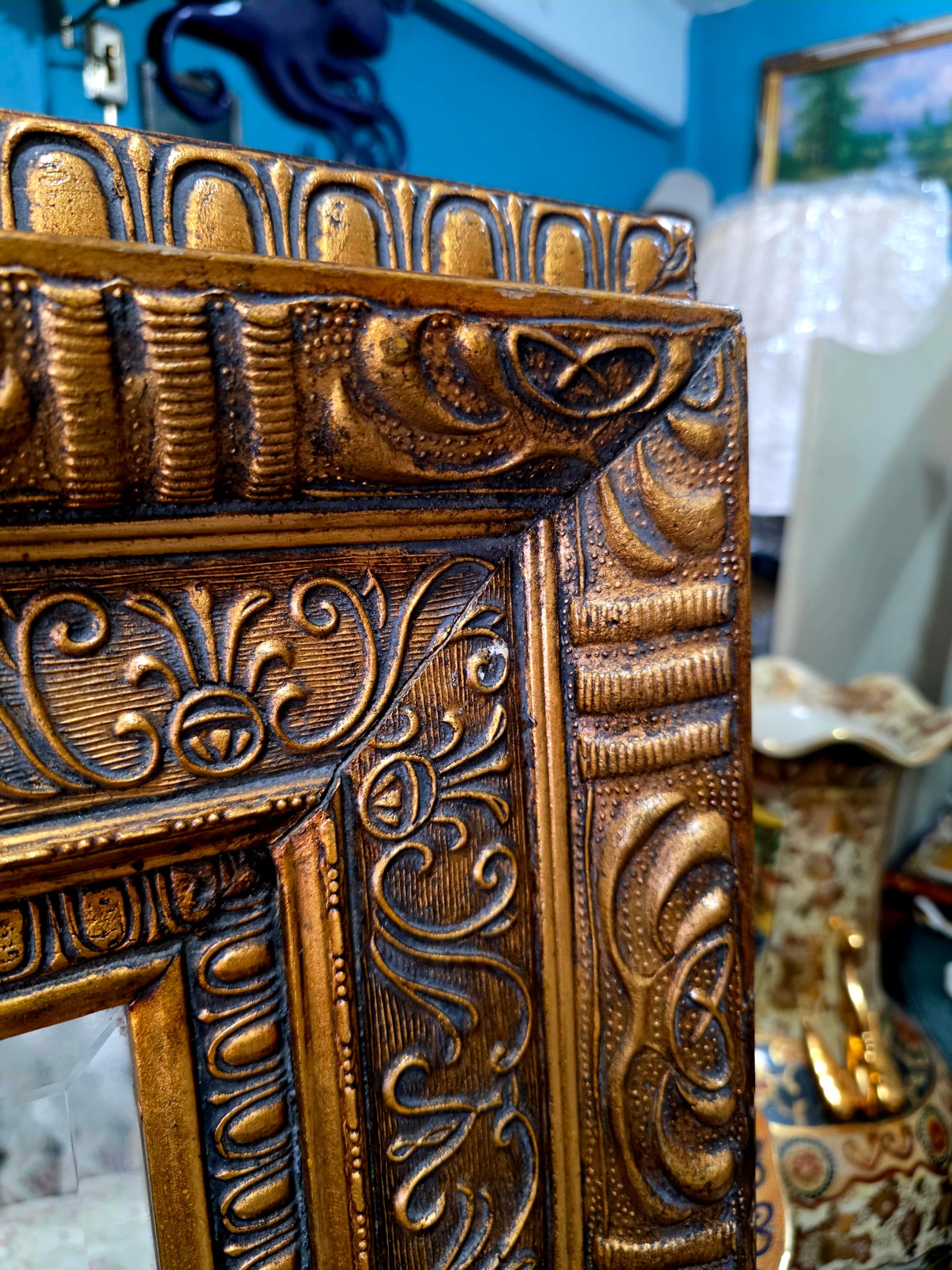 💞🌟🪞 Espejo Antiguo de Madera Tallada con Acabado en Oro Viejo – Elegancia Clásica 🪞🌟💞