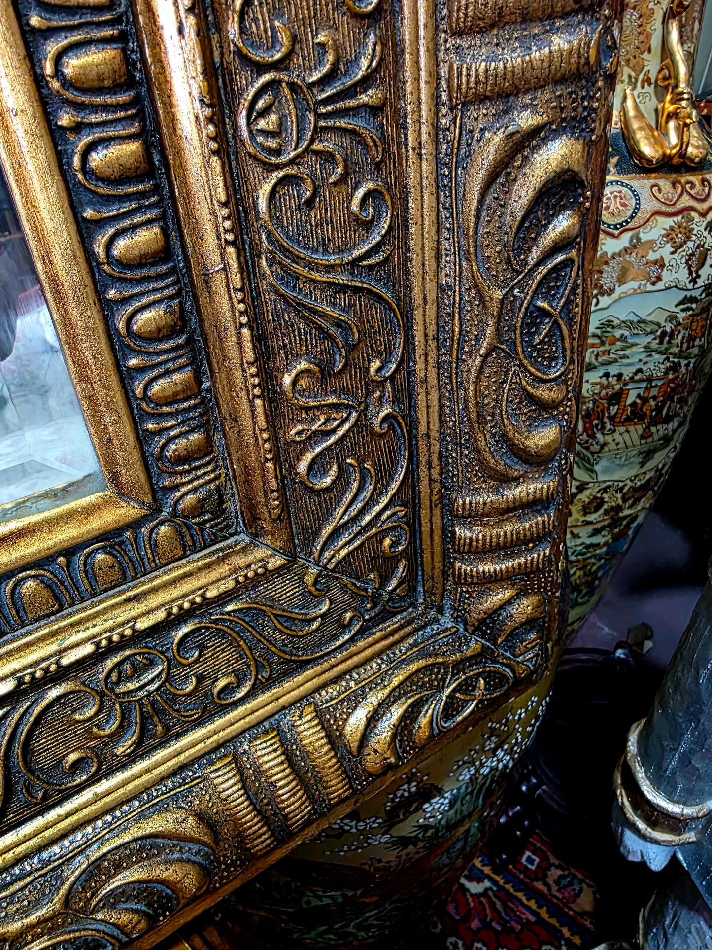 💞🌟🪞 Espejo Antiguo de Madera Tallada con Acabado en Oro Viejo – Elegancia Clásica 🪞🌟💞