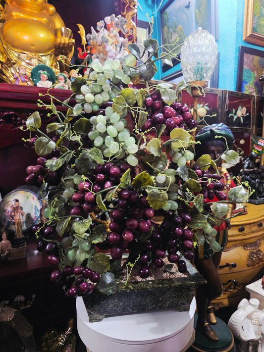 Escultura China Vintage de Uvas en Piedra Tallada Mid-century – Mediados del Siglo XX🍇🌿