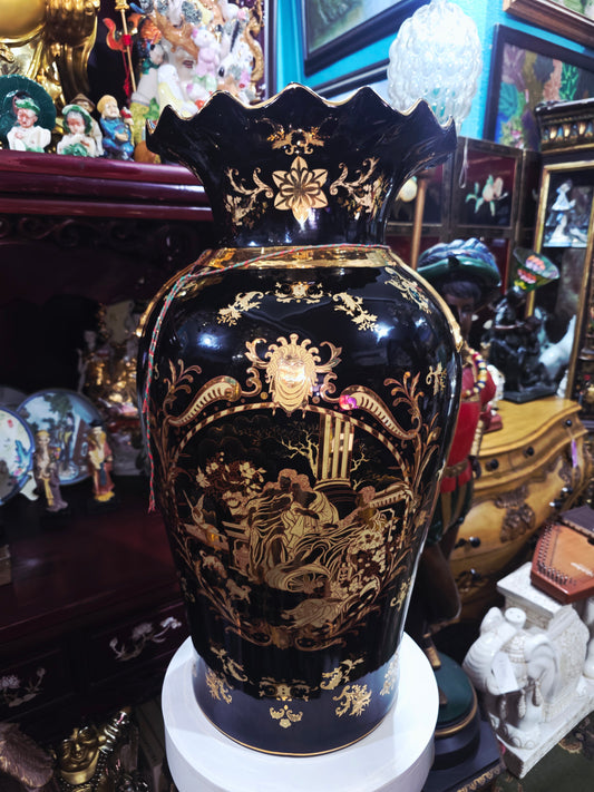 Jarron Decorativo Estilo Satsuma – Porcelana Negra con Detalles Dorados 🖤🏺