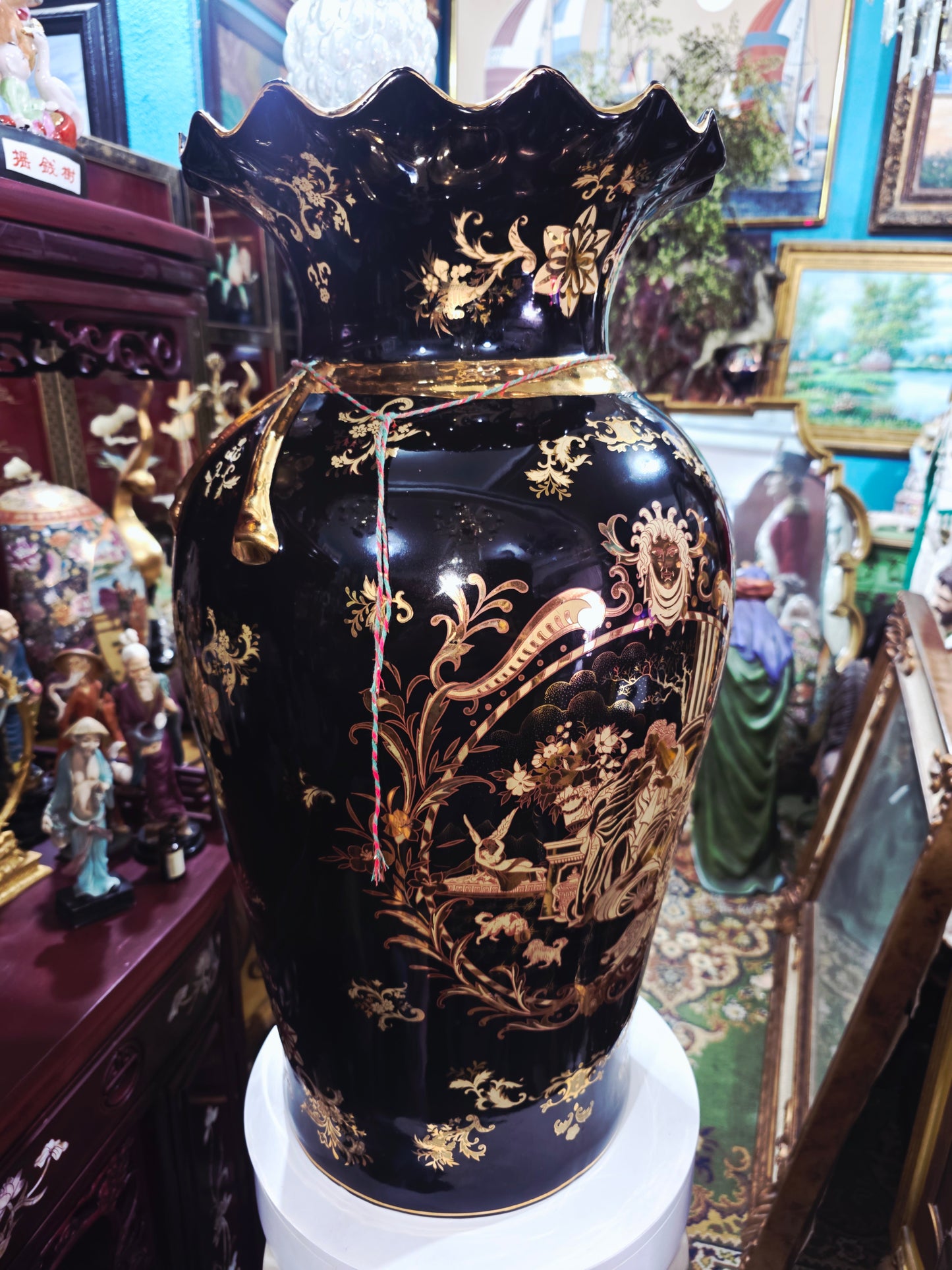 Satsuma Style Decorative Vase β Black Porcelain with Gold Accents π€πΊ