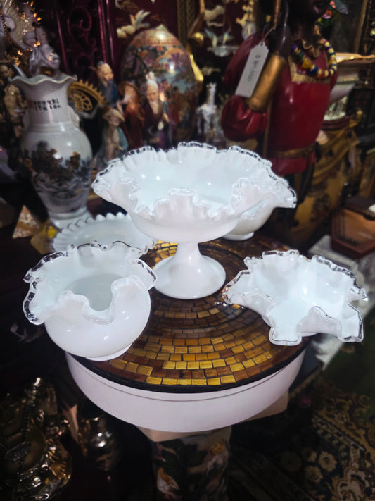 Coleccion de Vidrio Opalescente Blanco con Bordes Rizados – Fenton Glass (7 piezas) 🌸🏺