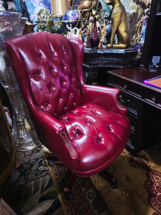 Silla Ejecutiva de Cuero Sintiteco Capitoneada Estilo Chesterfield🌿