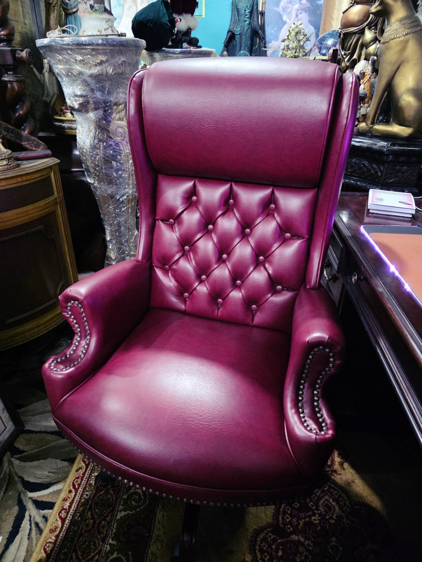 Faux Leather Executive Chair with Textured Details and Decorative Brass Tacks πͺπͺπͺΆ