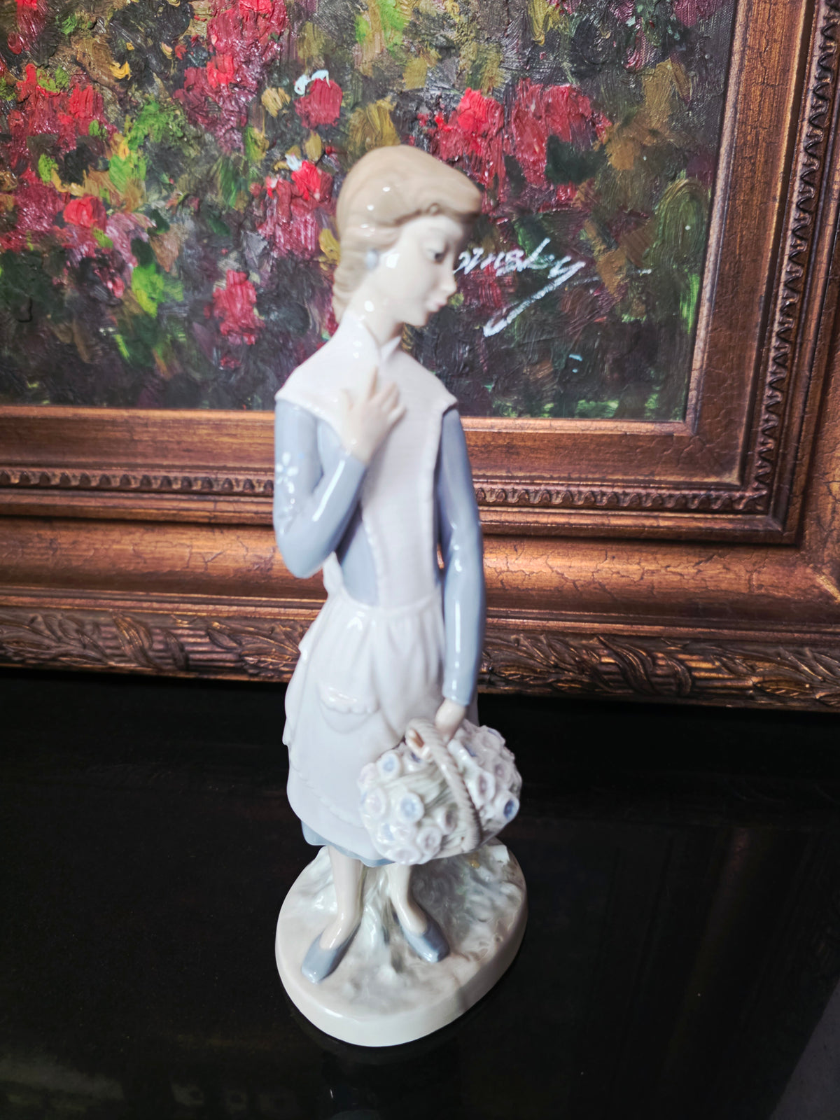Nao by Lladró sculpture "Young Girl with Flower Basket" ✨🏛️