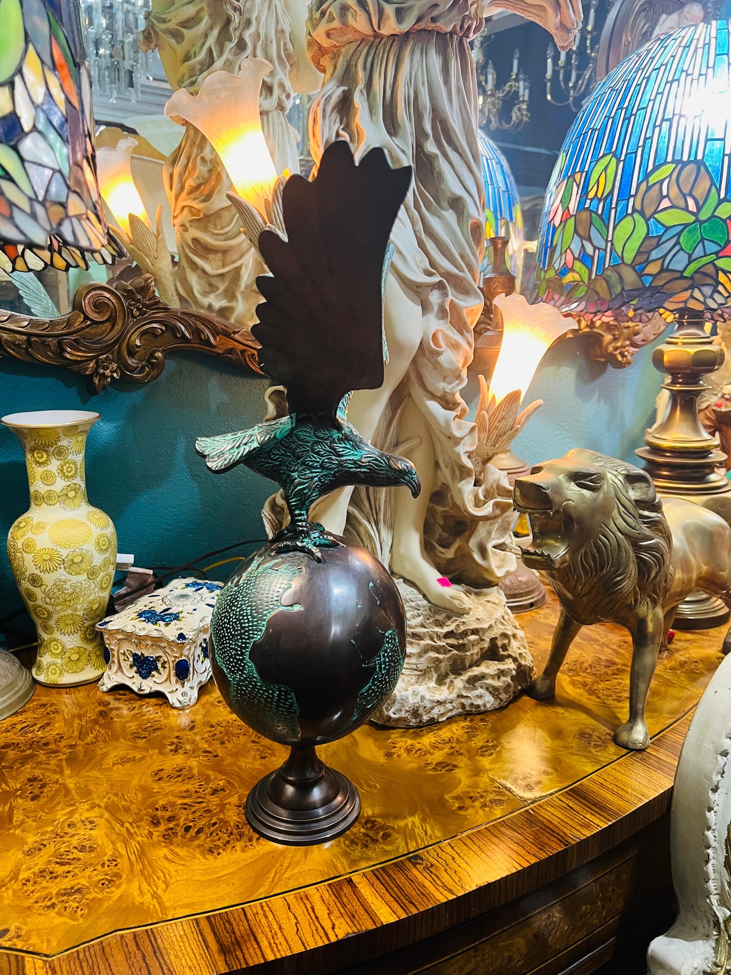 🦅 Escultura en bronce de Águila en Vuelo con Globo Terráqueo en Venta 🦅