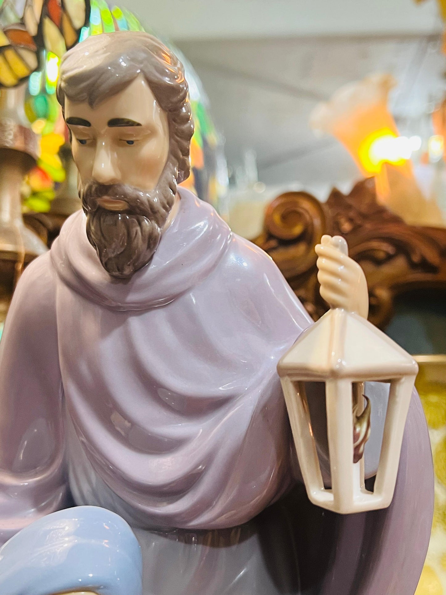 🌟 Representación de La Sagrada Familia en porcelana fina🕊️✨