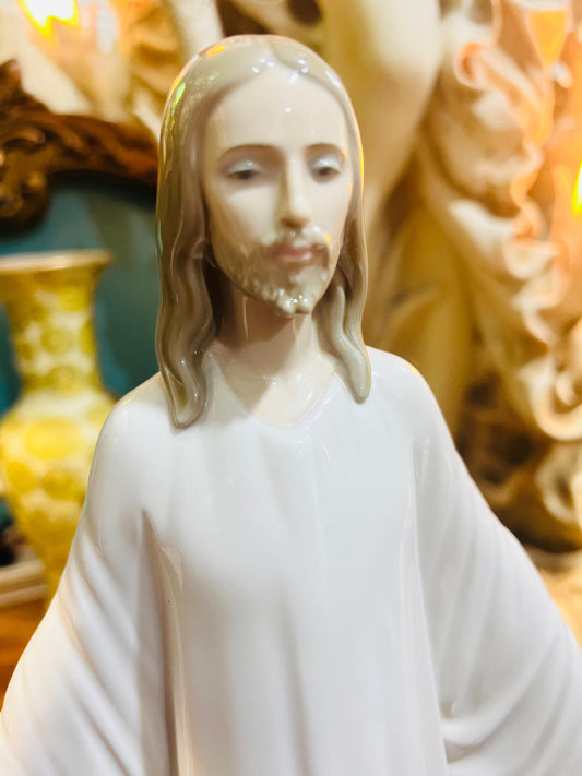 🌟 Escultura de Jesús en Porcelana Fina de Lladro - Modelo 5767 Año de emision 1982 🕊️✨