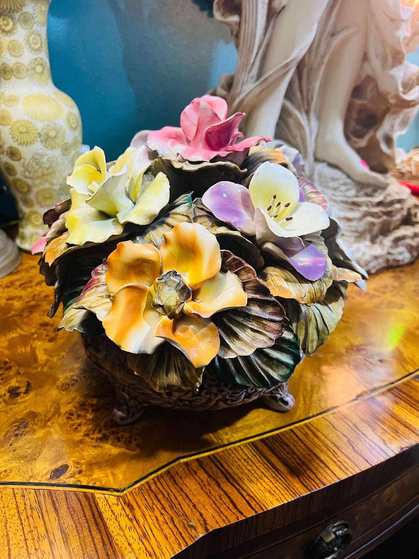 🌸 Canasta de flores de porcelana, Arreglo folral Capo Del Monte🌸