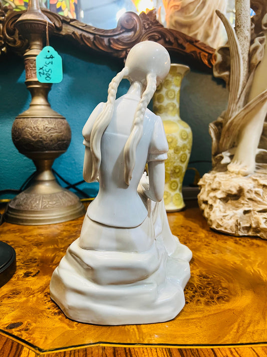 Figura en Porcelana Fina ✨