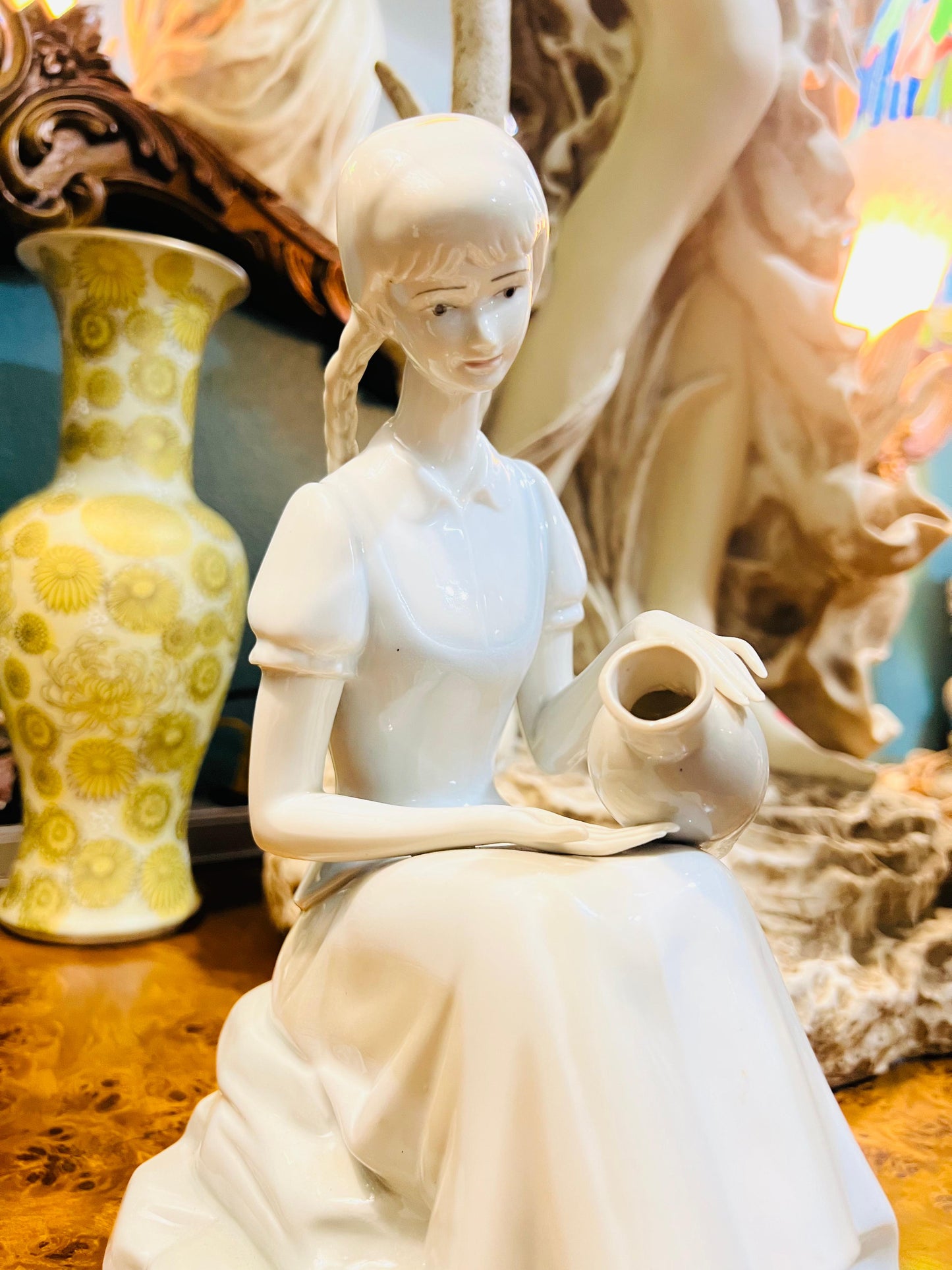 Figura en Porcelana Fina ✨