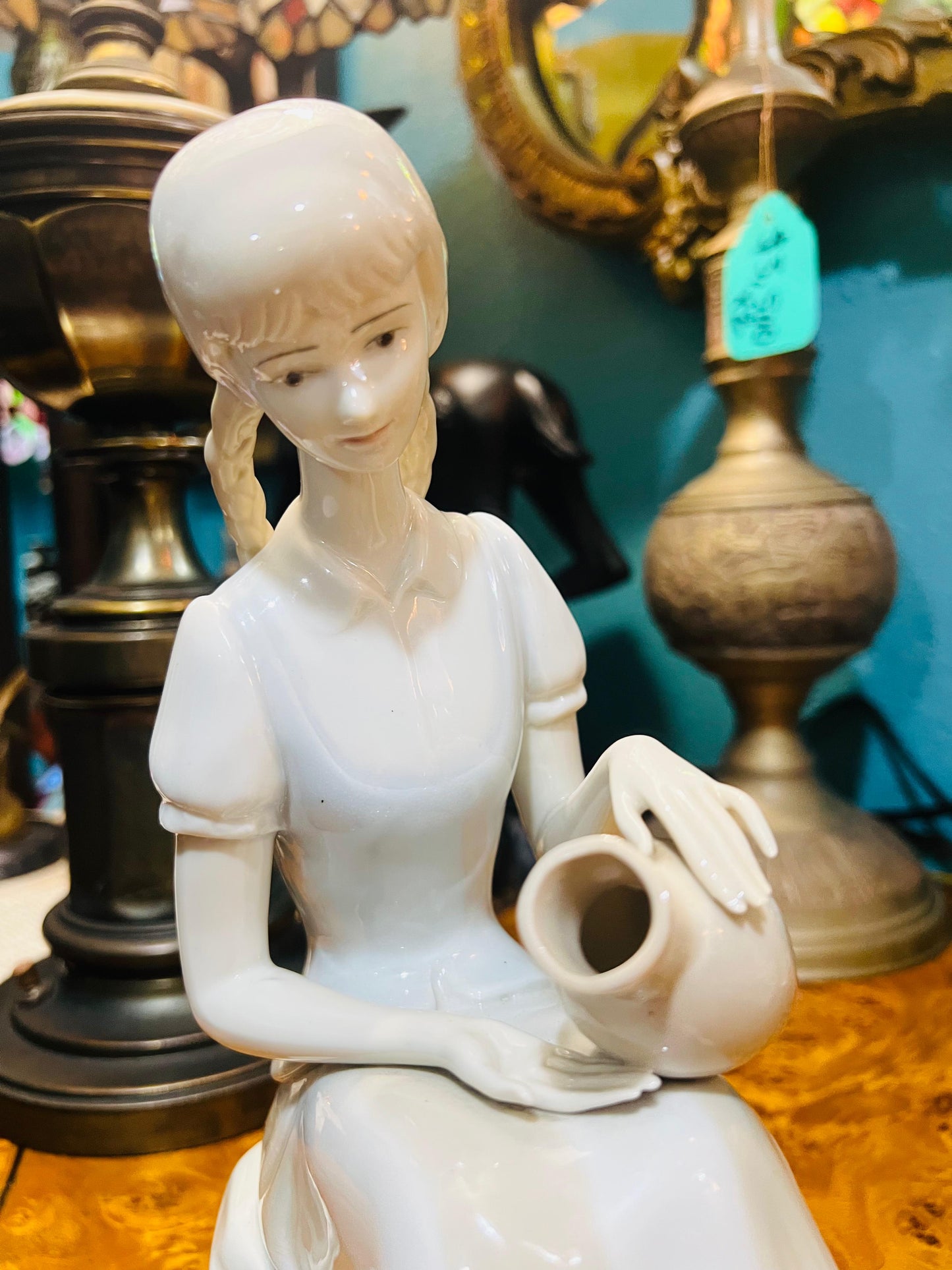 Figura en Porcelana Fina ✨