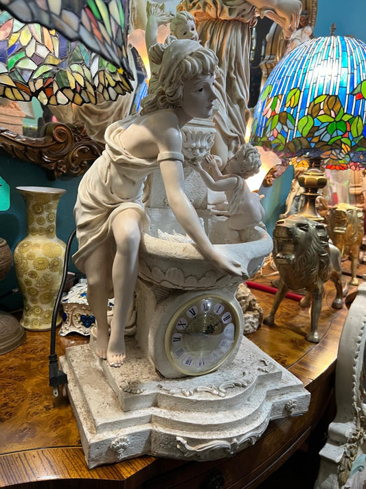 💎¡Fuente Decorativa de Escultura Clásica en Venta! 🌟