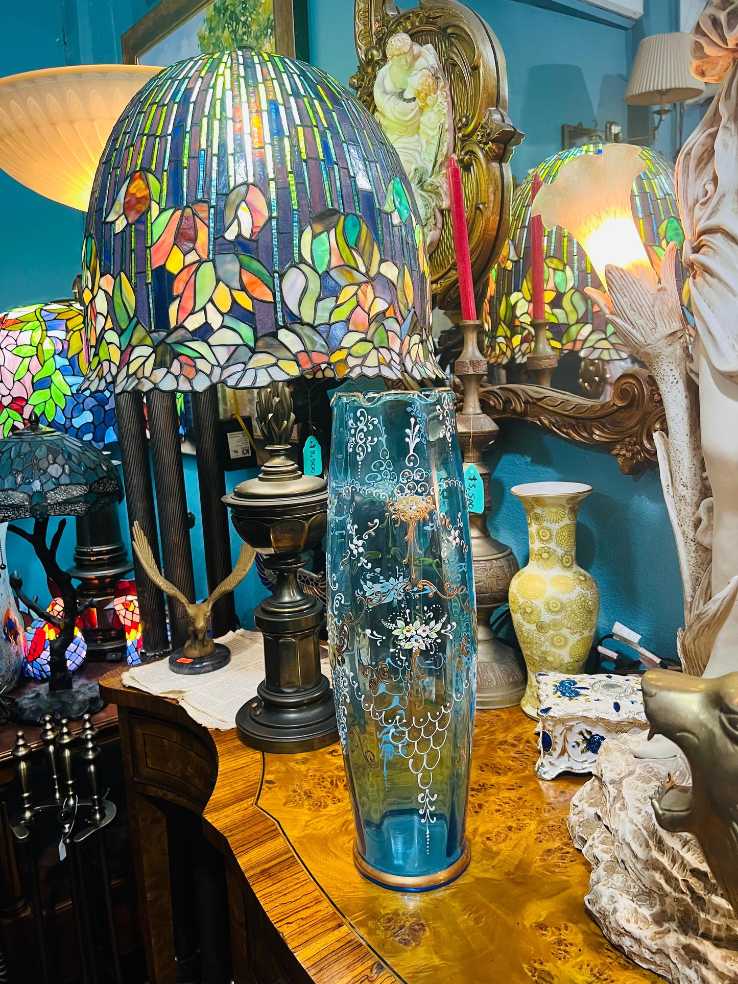 🌸🏺🌸Florero de Crystal Azul con Detalles Florales en Venta Año de emisión 1960🌸🏺🌸