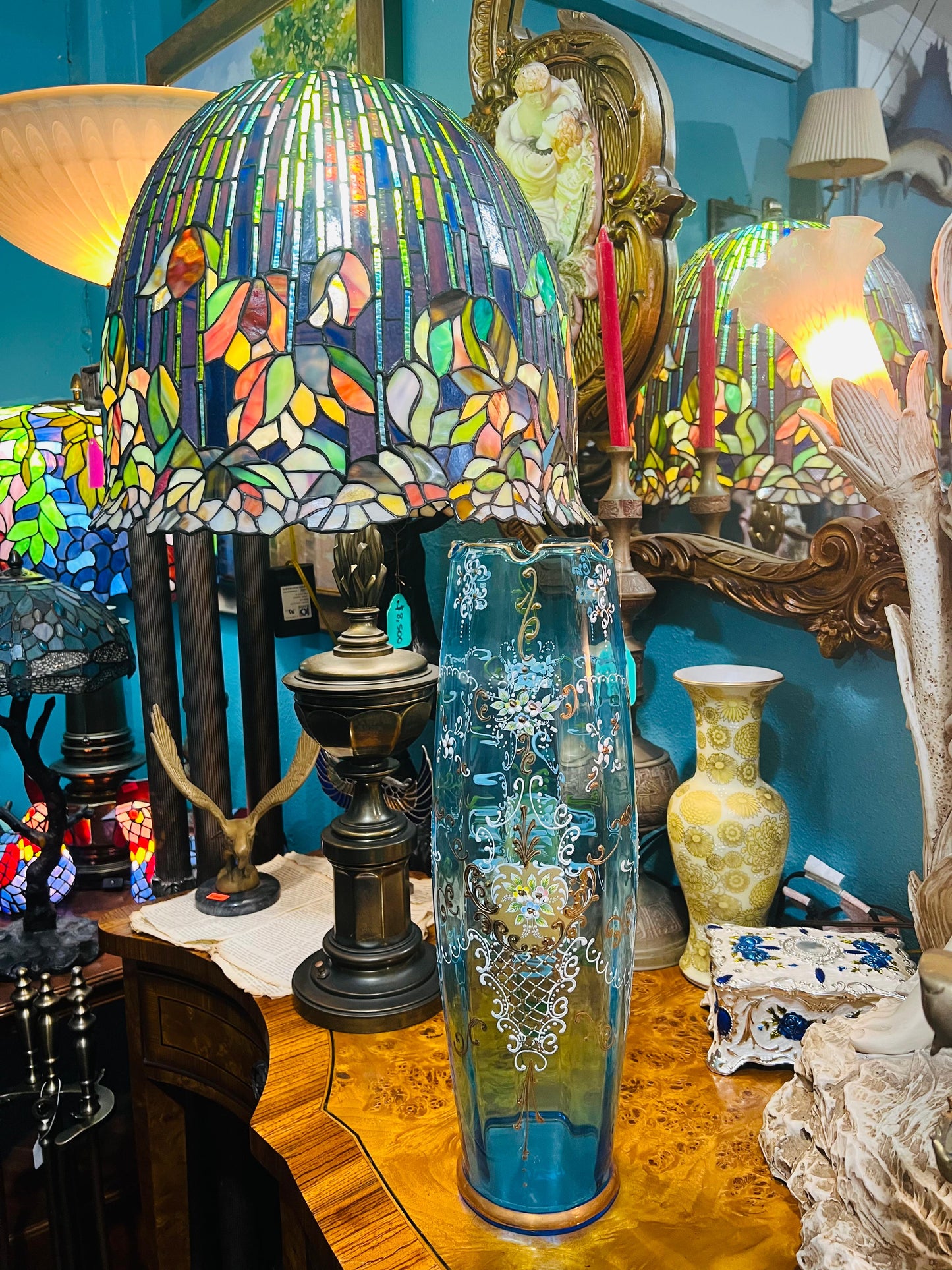 🌸🏺🌸Florero de Crystal Azul con Detalles Florales en Venta Año de emisión 1960🌸🏺🌸