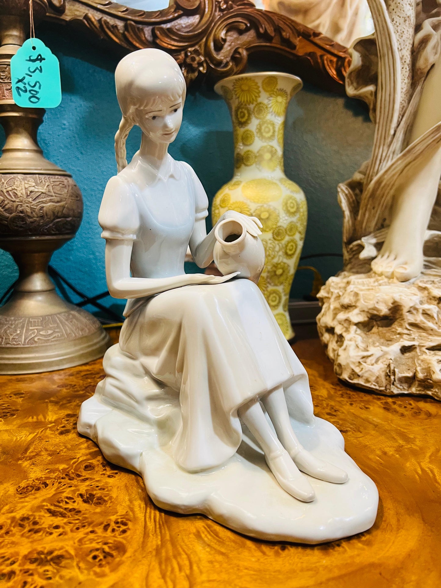 Figura en Porcelana Fina ✨