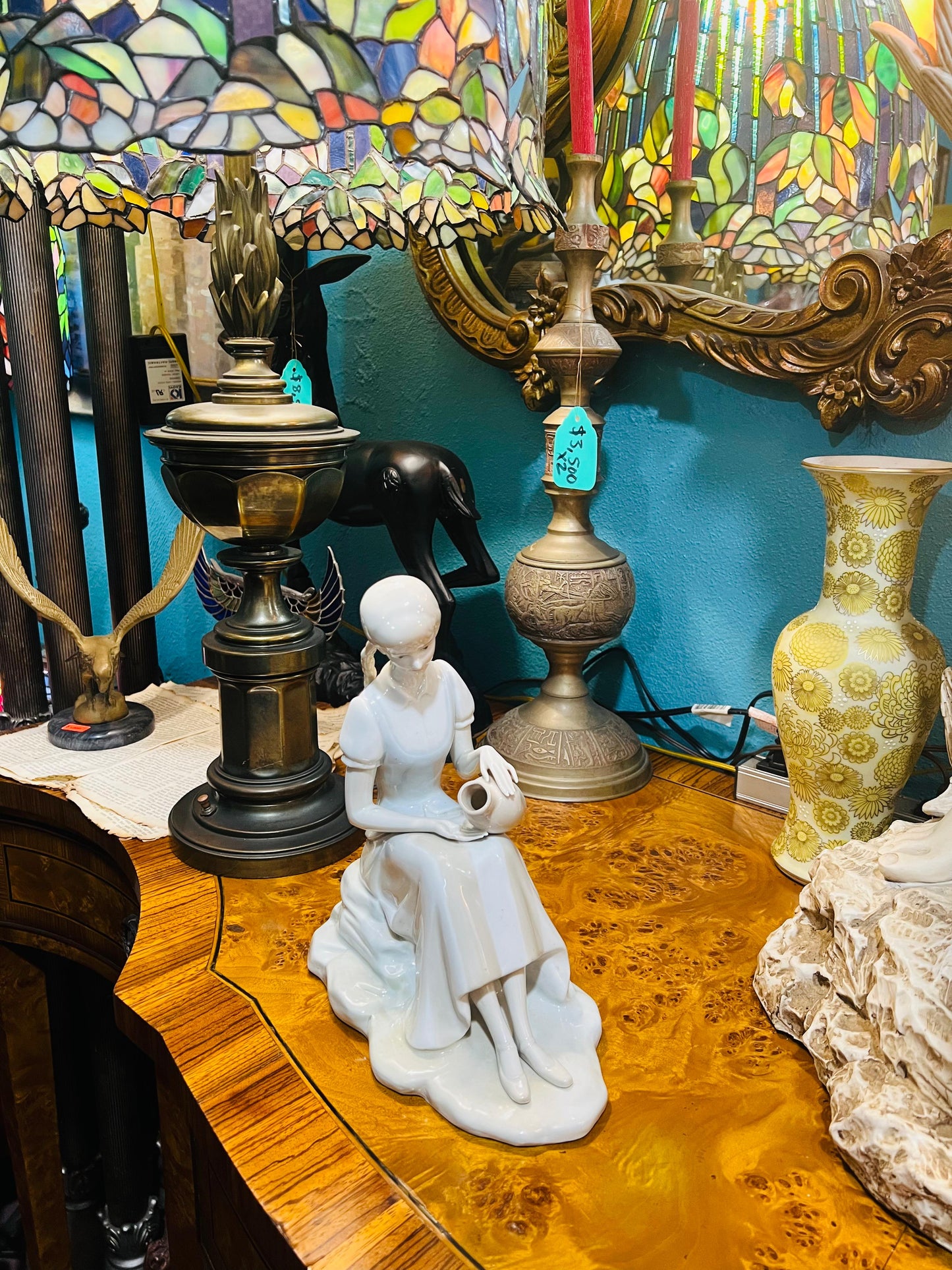 Figura en Porcelana Fina ✨