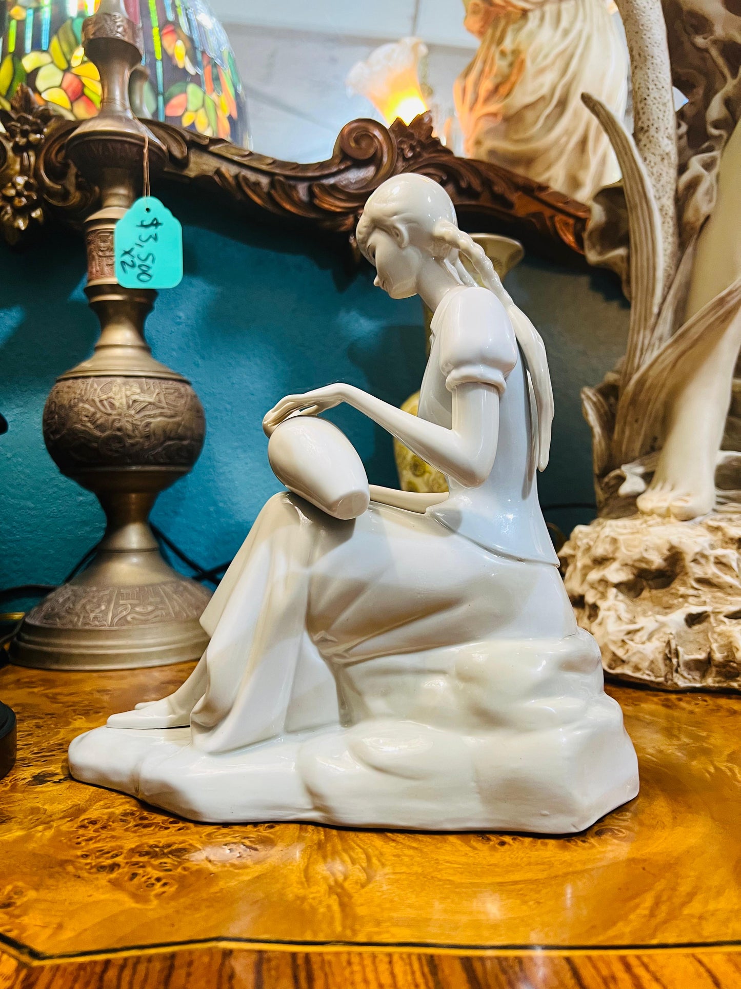 Figura en Porcelana Fina ✨