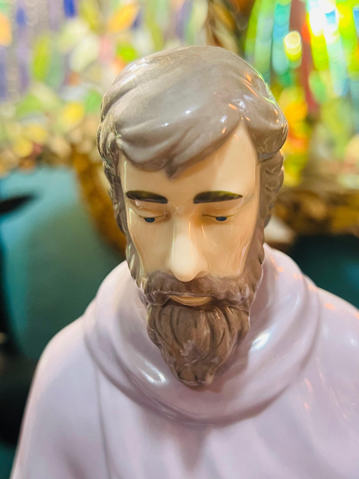 🌟 Representación de La Sagrada Familia en porcelana fina🕊️✨