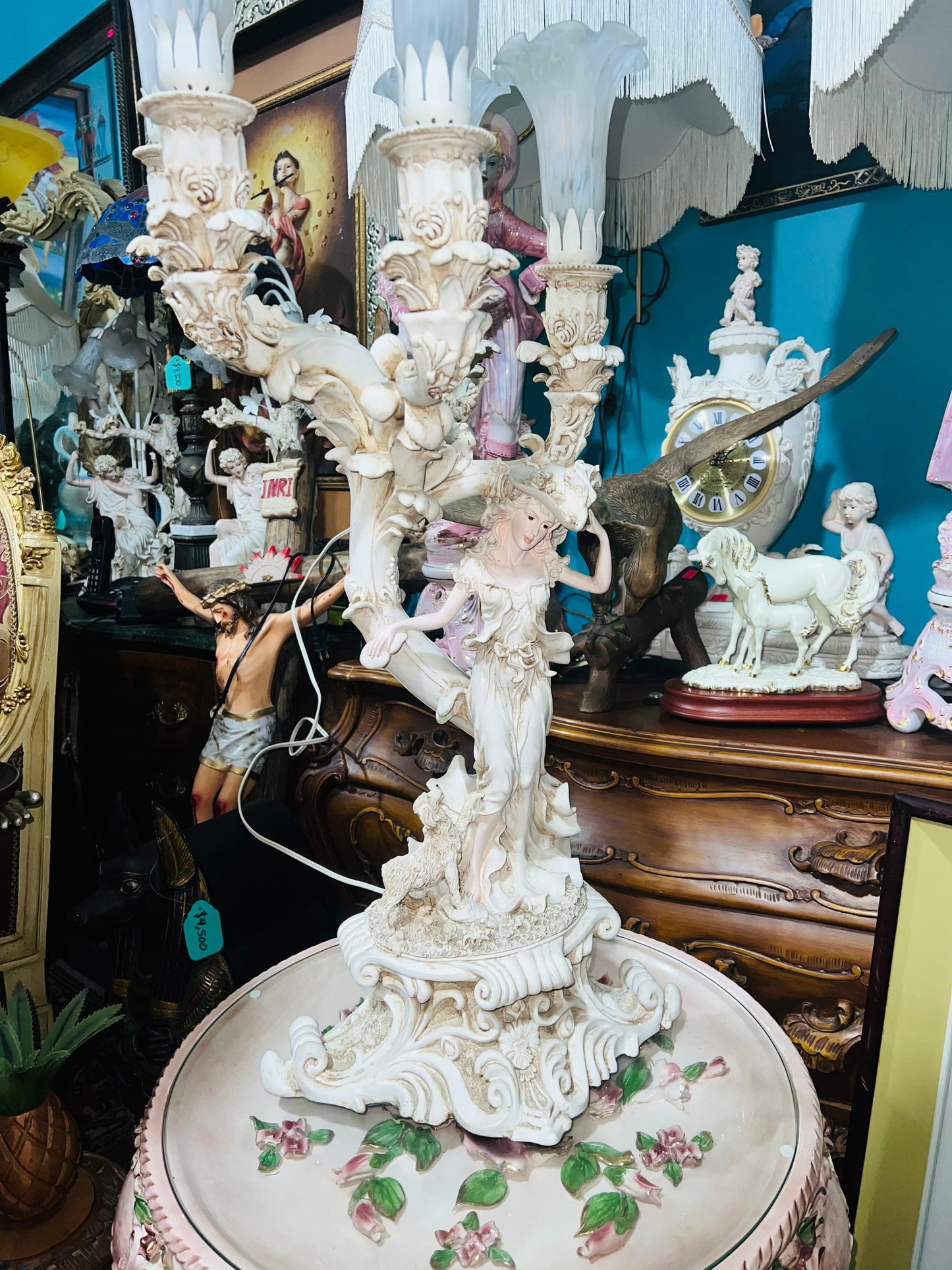 🌟🔮 Lámpara Vintage De Escultura de Mujer con 5 Pantallas de Crystal de Tulipanes Blancos 🔮🌟