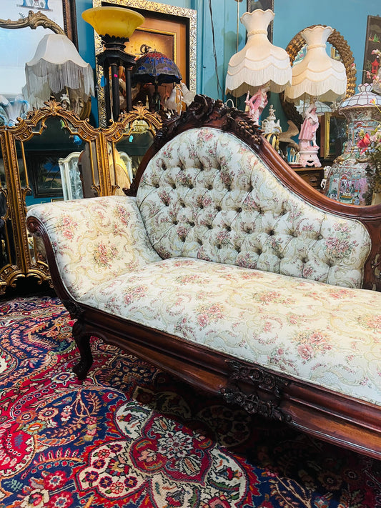 🍇🌿 🍇Divan Victoriano de Caoba Tallada: Elegancia y Distinción 🍇🌿🍇