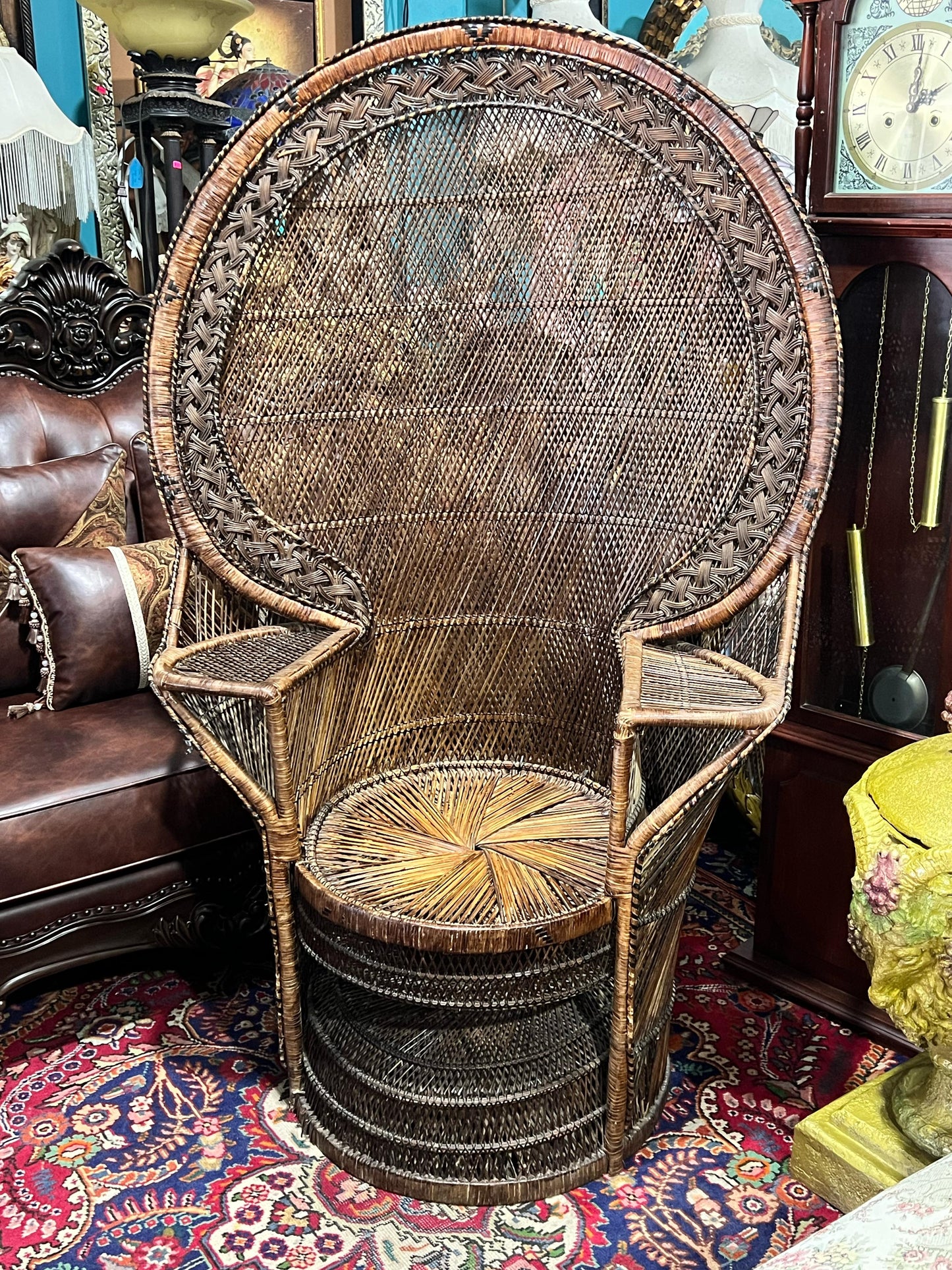 🌿🪑Elegante Silla de Mimbre Artesanal - Disponible en Rosarito Antiques🪑🌿