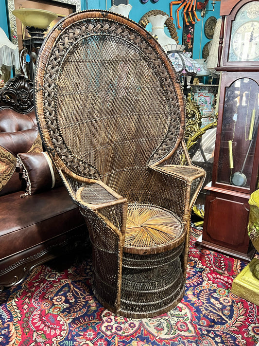 🌿🪑Elegante Silla de Mimbre Artesanal - Disponible en Rosarito Antiques🪑🌿