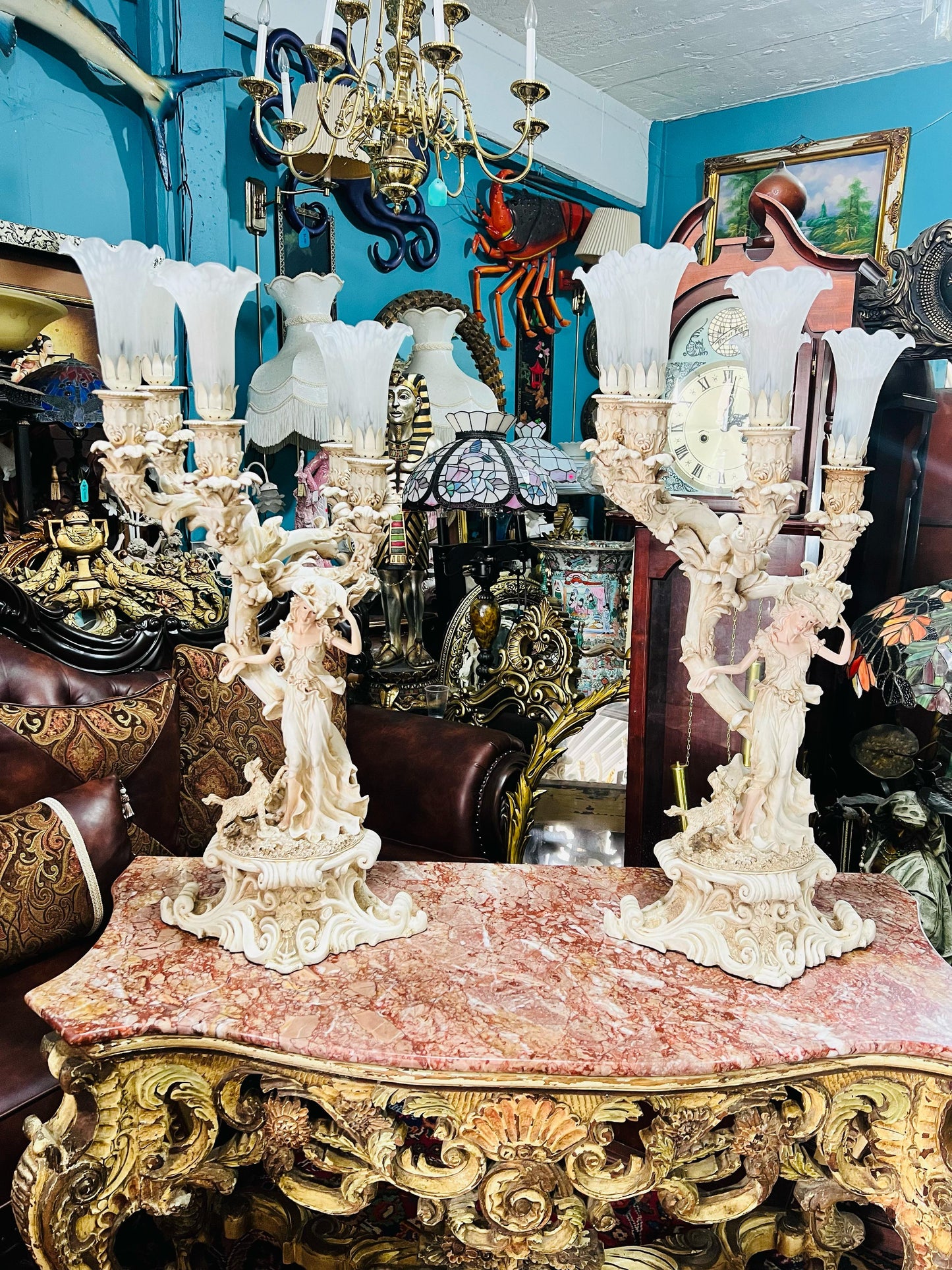 🌟🔮 Par de Lamparas Vintage de Escultura de Mujer con 5 Pantallas de Cristal en Forma de Tulipanes Blancos 🔮🌟