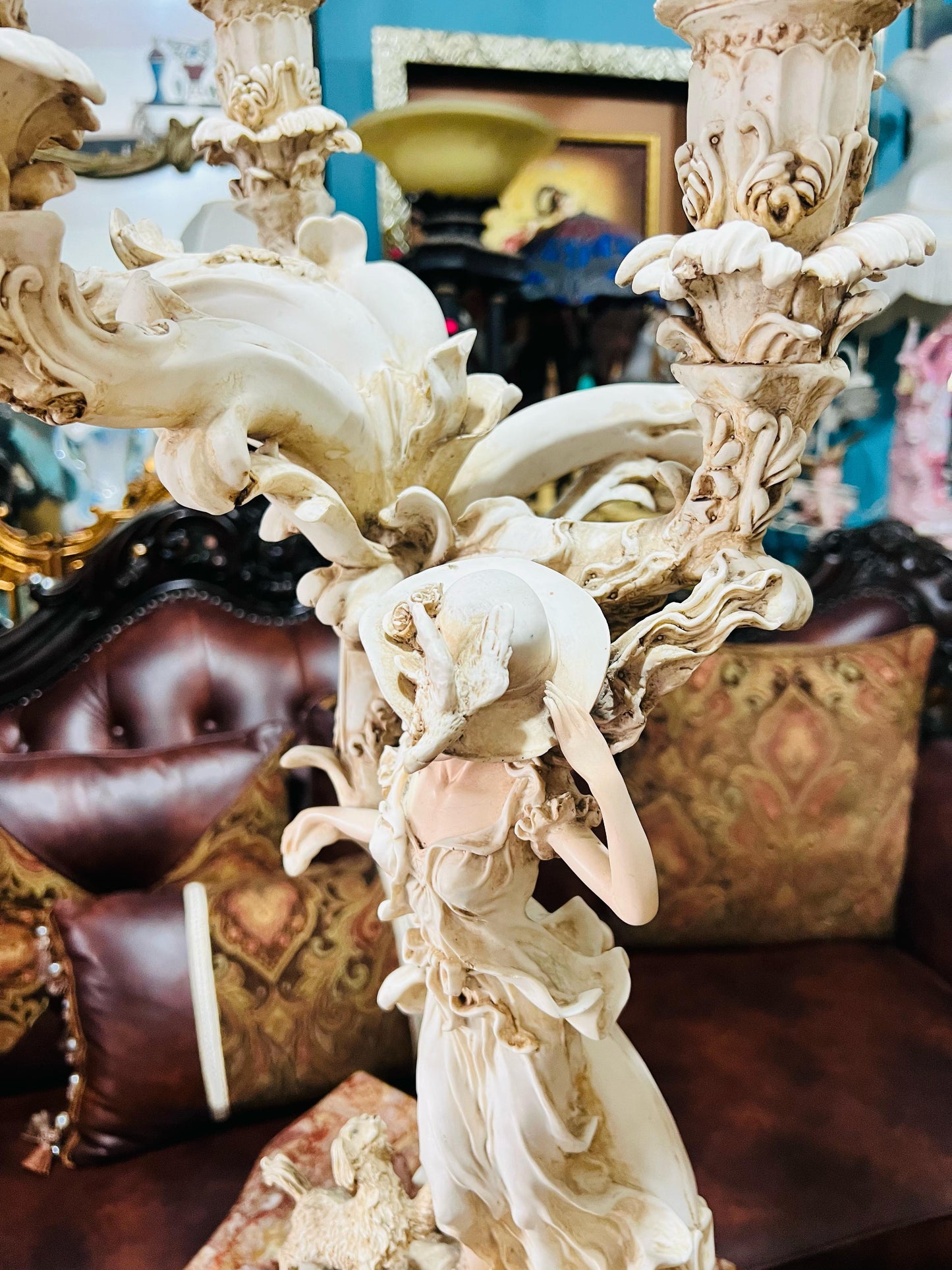 🌟🔮 Par de Lamparas Vintage de Escultura de Mujer con 5 Pantallas de Cristal en Forma de Tulipanes Blancos 🔮🌟