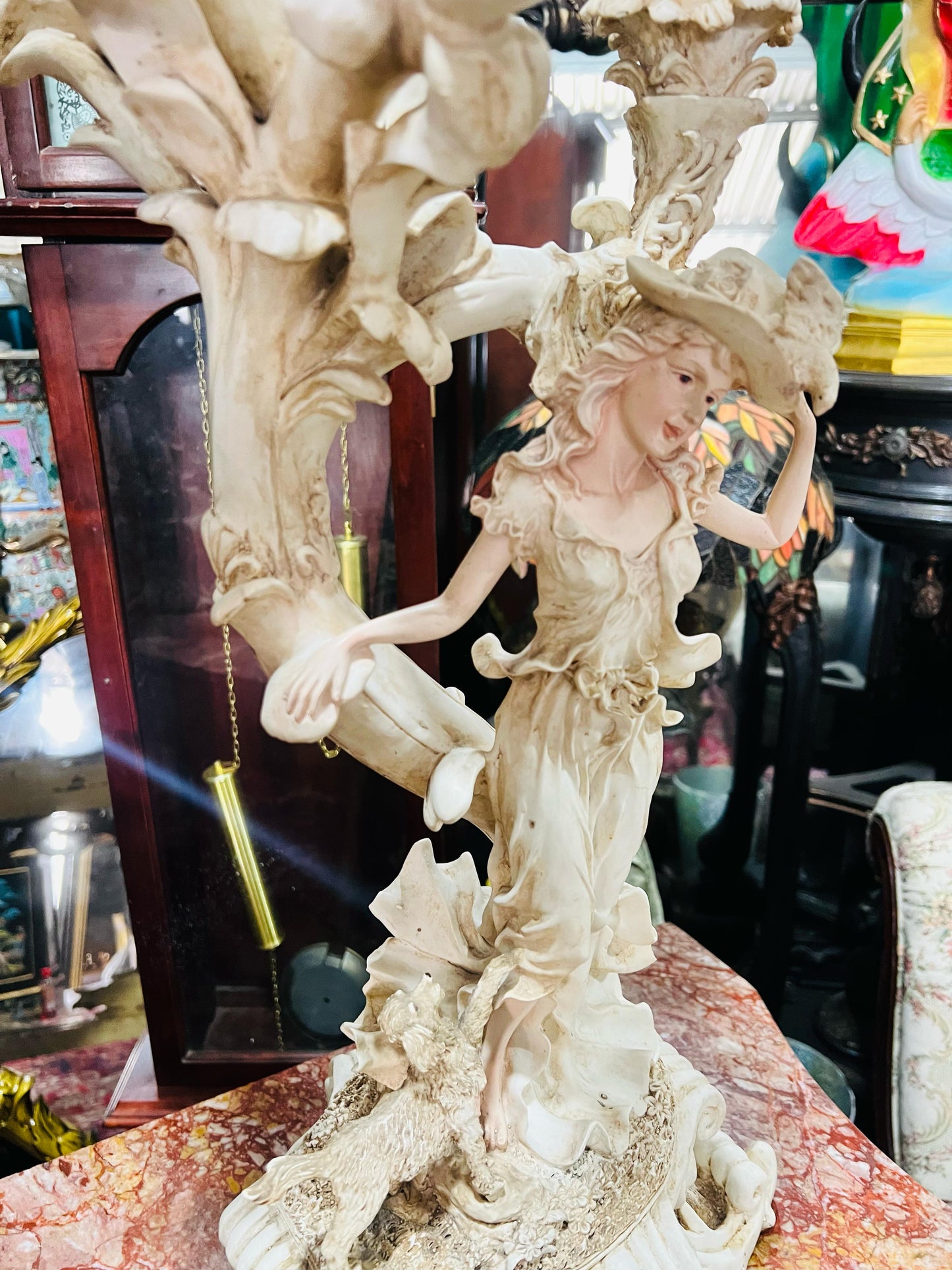 🌟🔮 Par de Lamparas Vintage de Escultura de Mujer con 5 Pantallas de Cristal en Forma de Tulipanes Blancos 🔮🌟