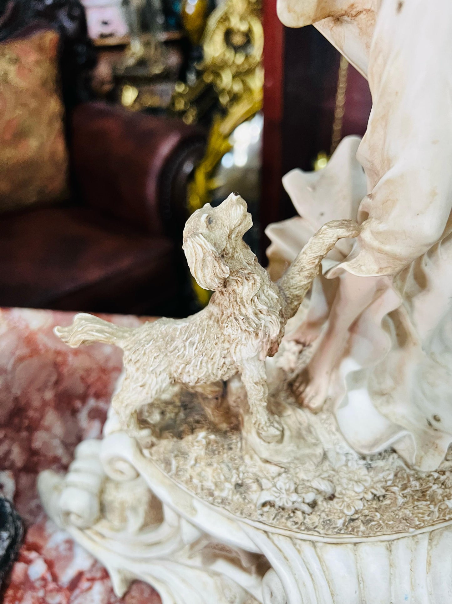 🌟🔮 Par de Lamparas Vintage de Escultura de Mujer con 5 Pantallas de Cristal en Forma de Tulipanes Blancos 🔮🌟