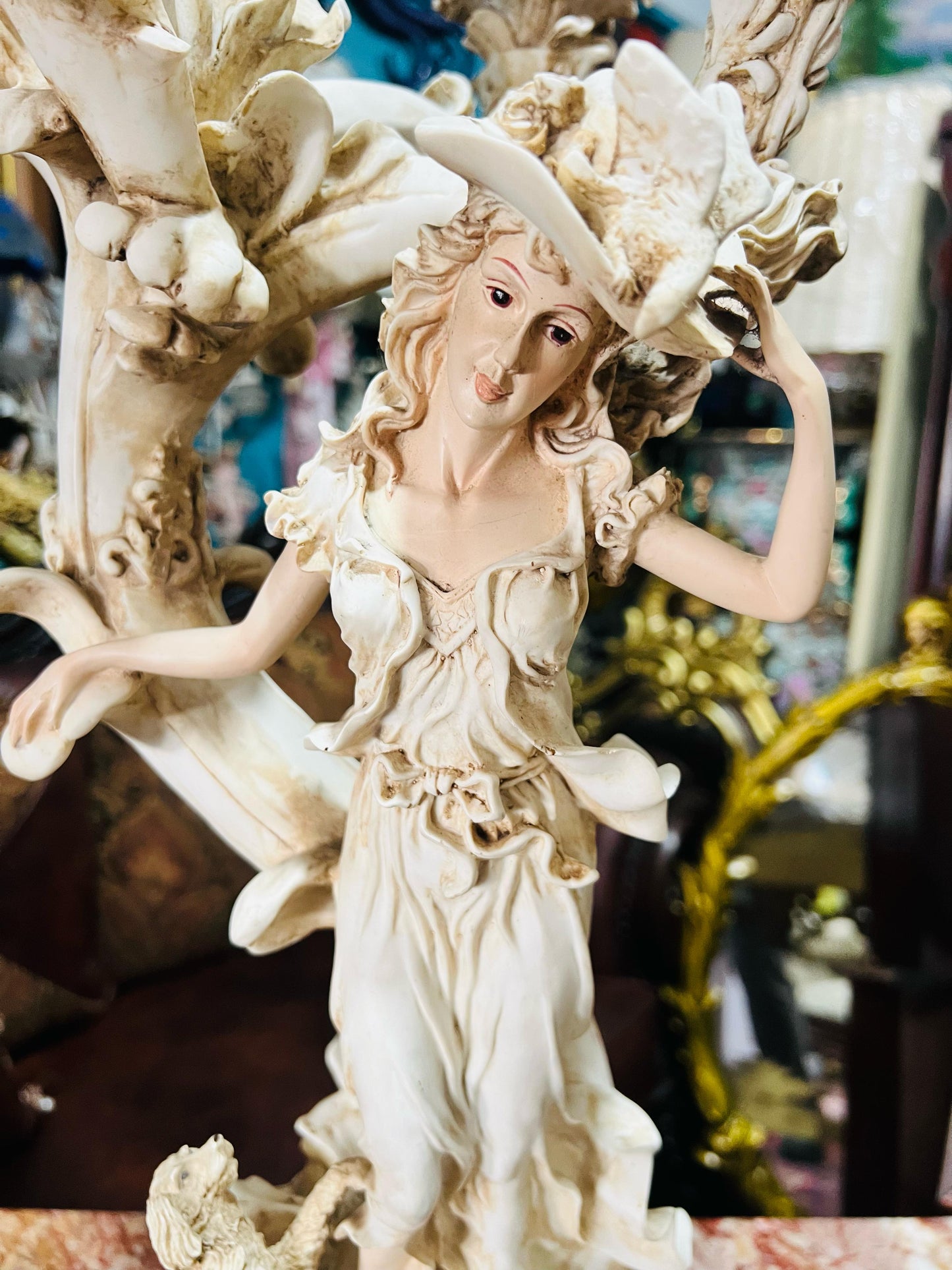 🌟🔮 Par de Lamparas Vintage de Escultura de Mujer con 5 Pantallas de Cristal en Forma de Tulipanes Blancos 🔮🌟