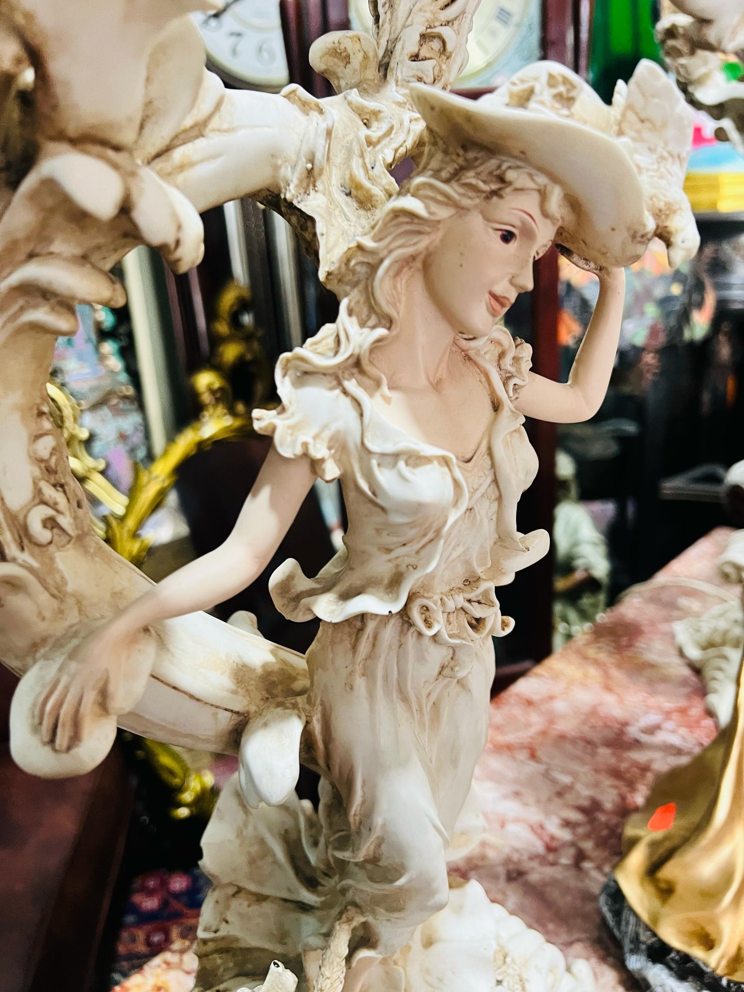 🌟🔮 Par de Lamparas Vintage de Escultura de Mujer con 5 Pantallas de Cristal en Forma de Tulipanes Blancos 🔮🌟