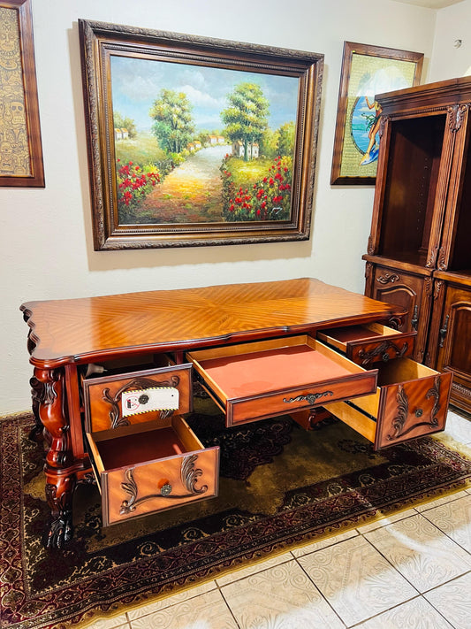 ✨Escritorio de Madera - Elegancia Clásica en Rosarito Antiques✨
