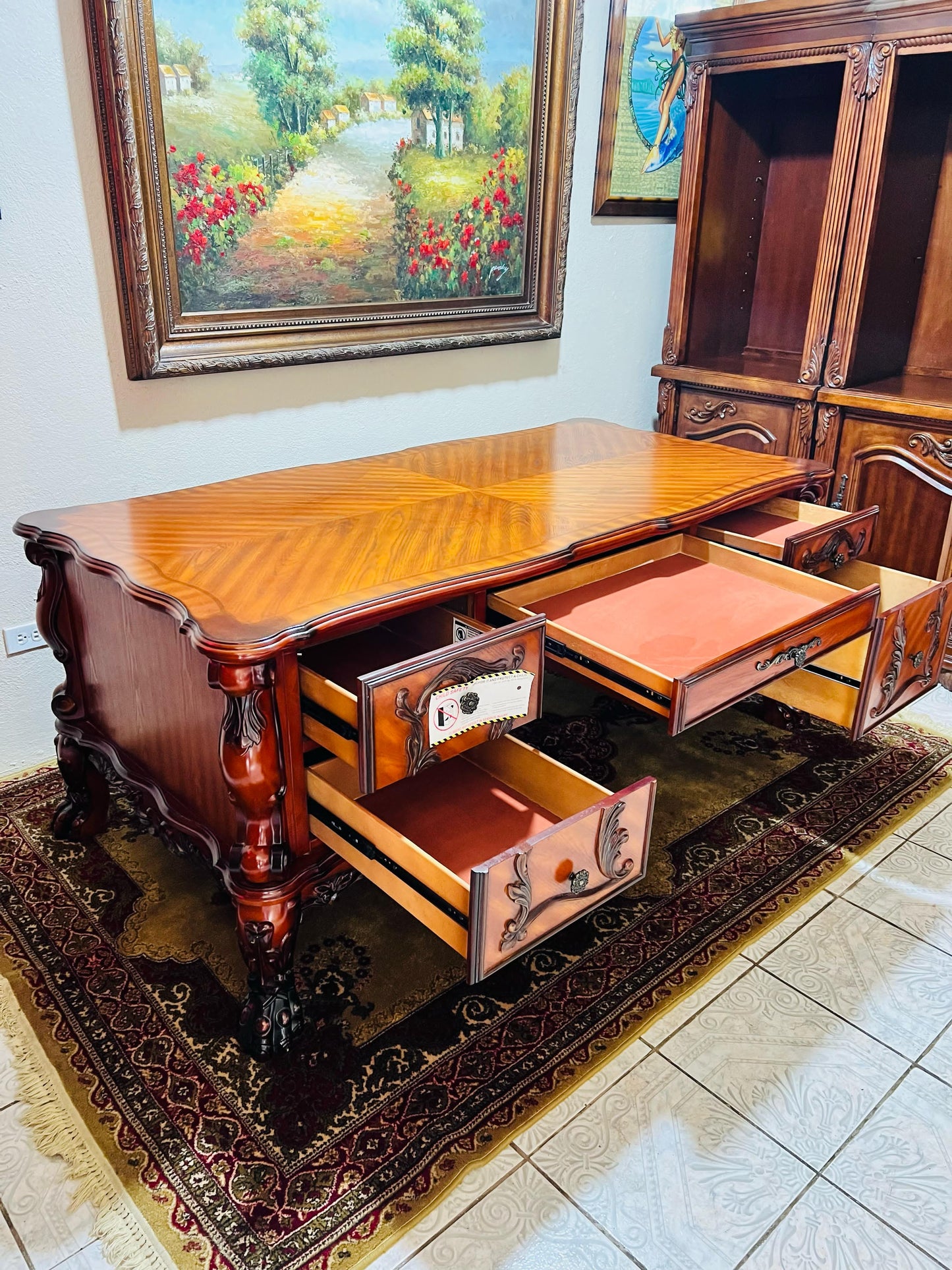 ✨Escritorio de Madera - Elegancia Clásica en Rosarito Antiques✨
