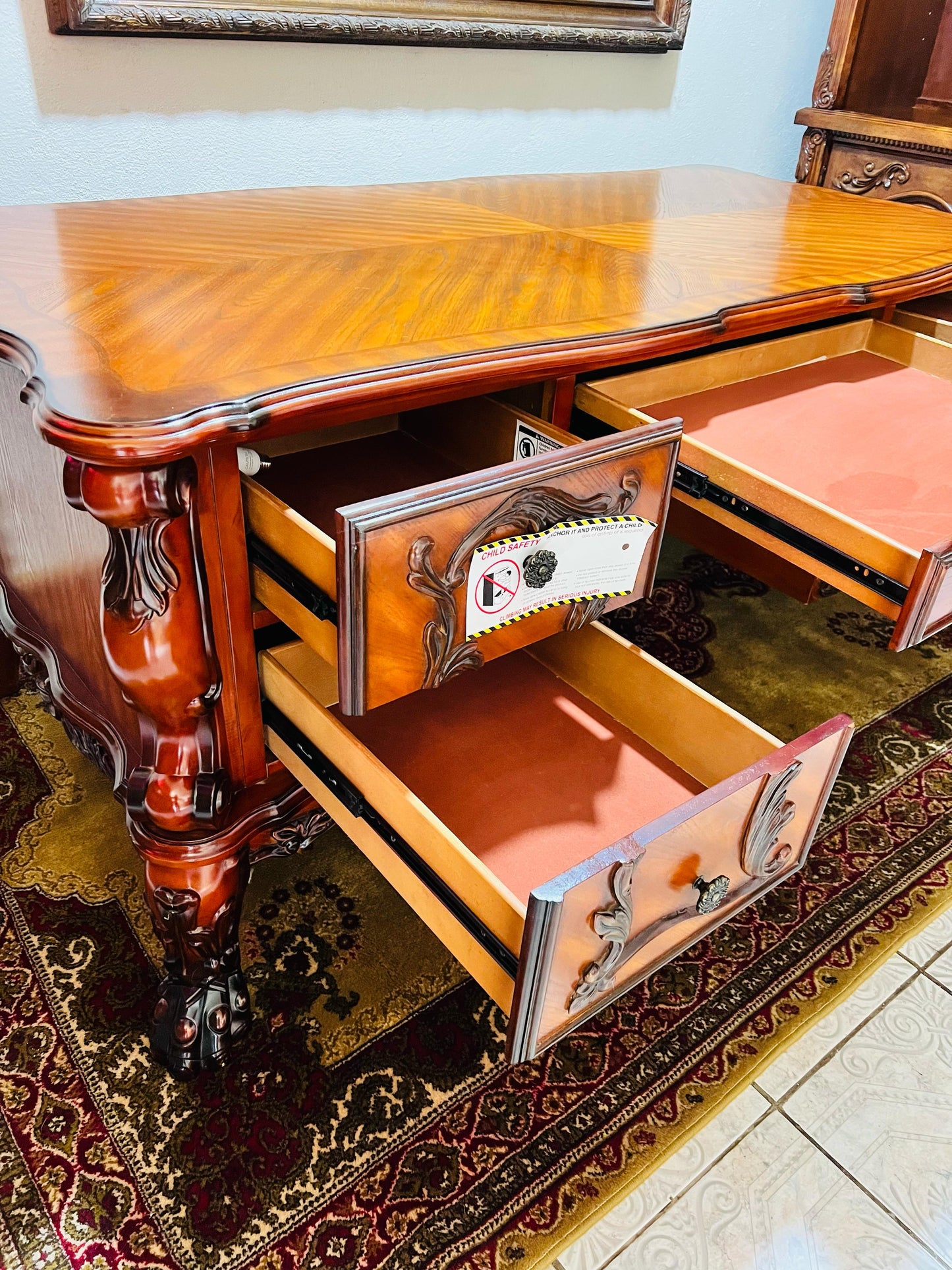 ✨Escritorio de Madera - Elegancia Clásica en Rosarito Antiques✨