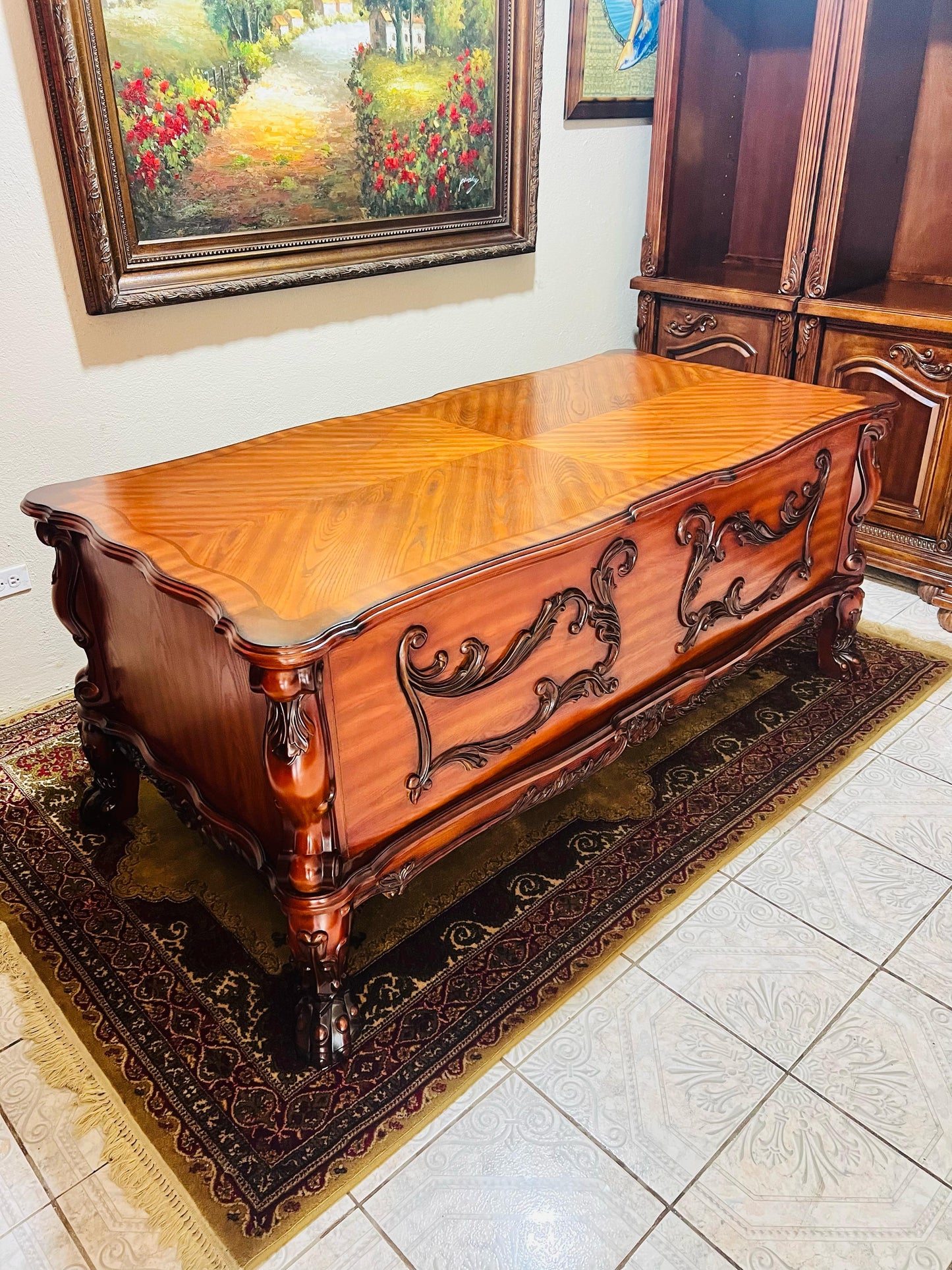 ✨Escritorio de Madera - Elegancia Clásica en Rosarito Antiques✨