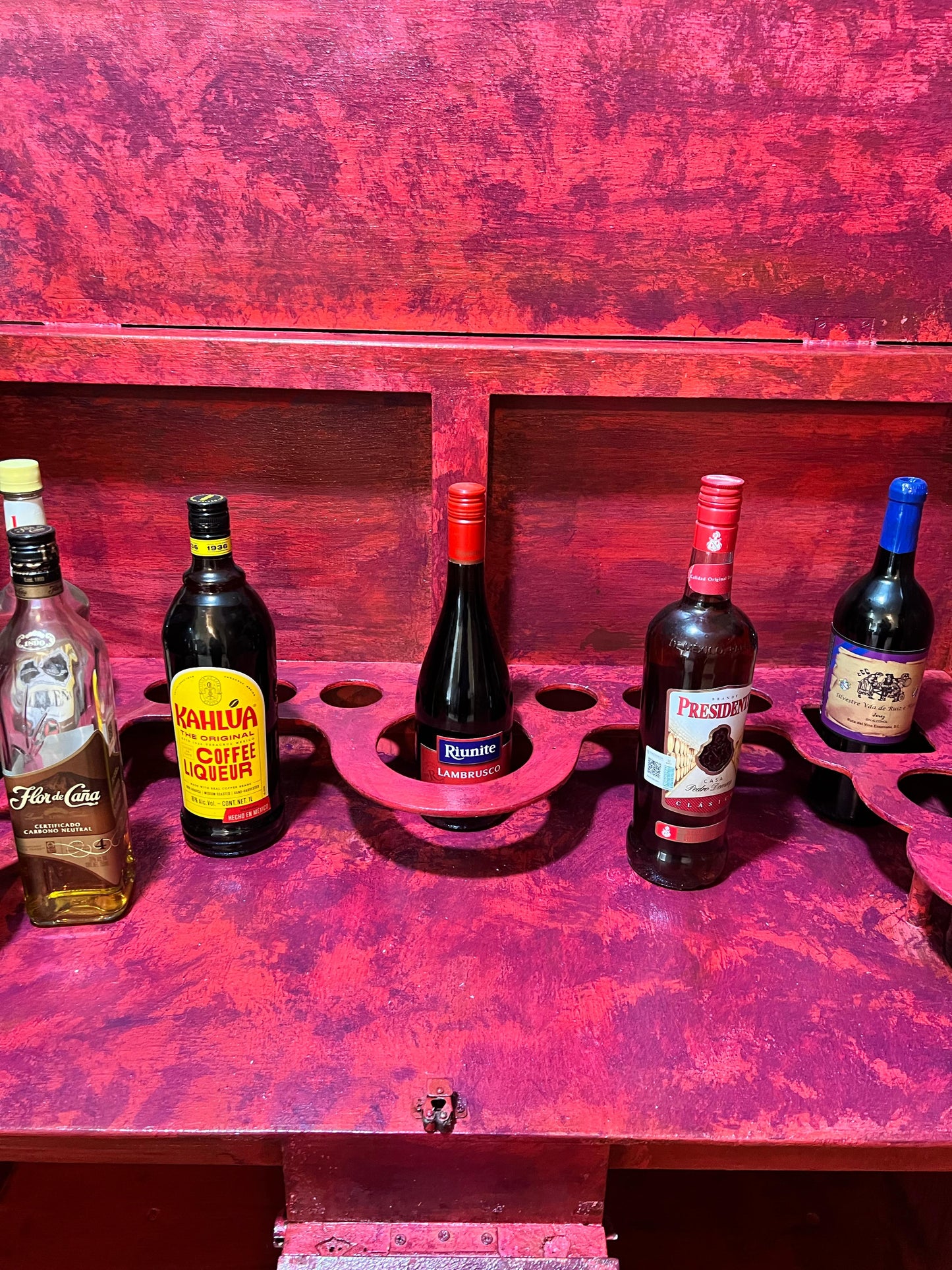 🍾✨¡Licorera Antigua, una pieza de auténtica elegancia y valor histórico! ✨🍾