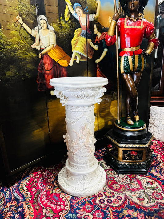 🪵✨Elegante Pedestal Decorativo con Relieves Clásicos ✨🪵