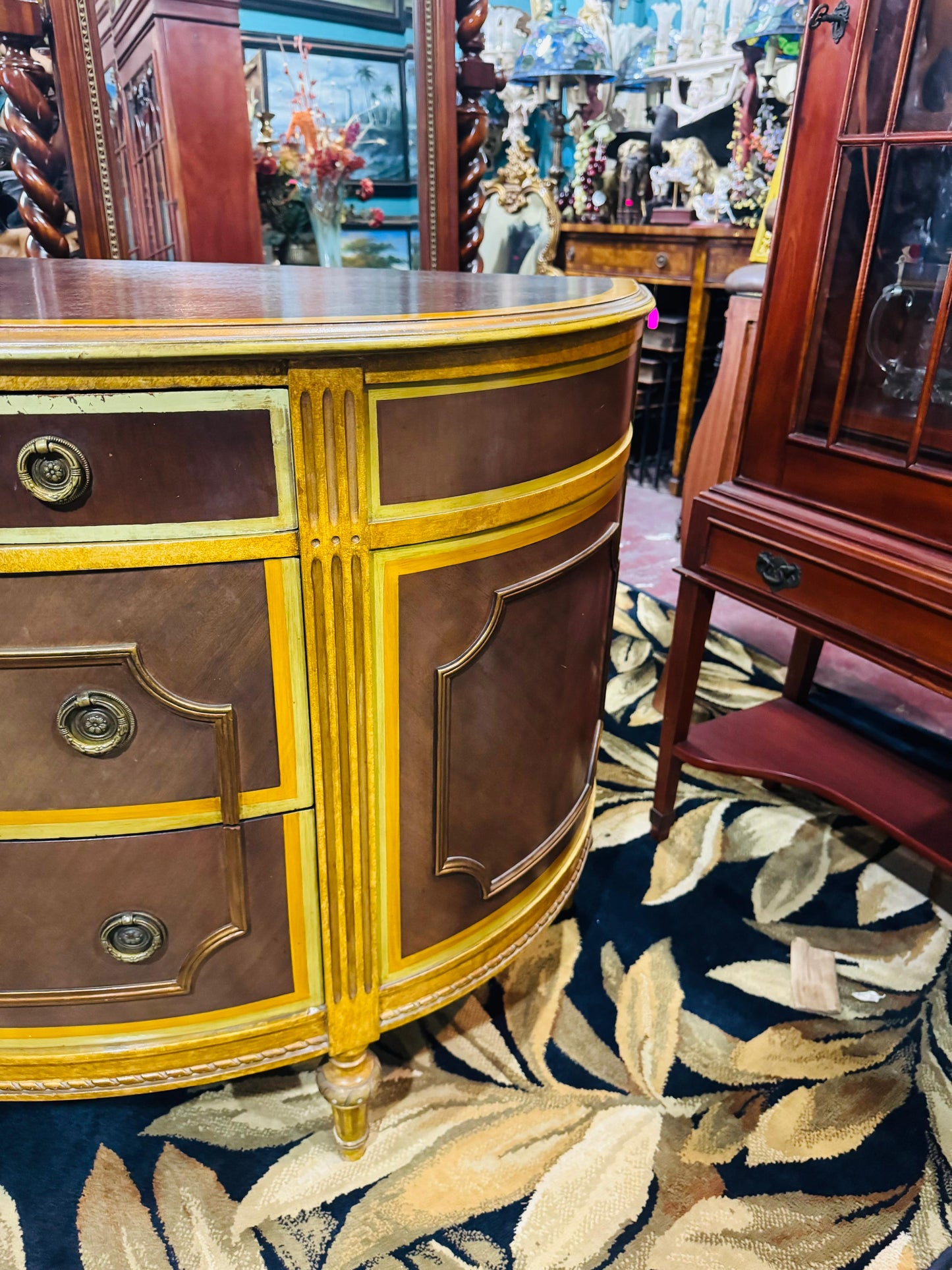 ✨ Comoda Estilo Francés de media luna de 1930✨