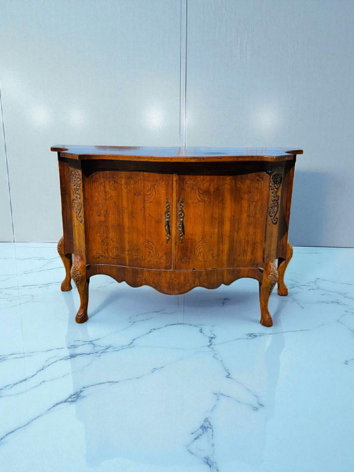 🔱🇮🇹 Comoda Italiana de Madera de Nogal – Arte y Elegancia en Cada Detalle 🇮🇹🔱
