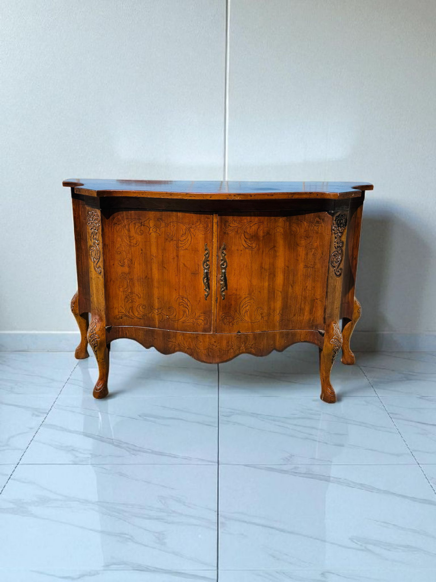 🔱🇮🇹 Comoda Italiana de Madera de Nogal – Arte y Elegancia en Cada Detalle 🇮🇹🔱