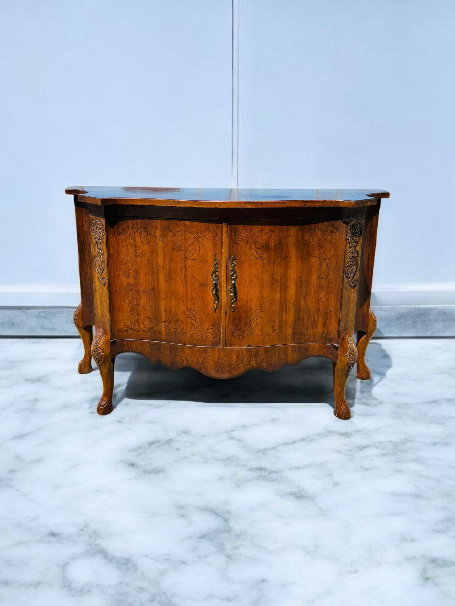 🔱🇮🇹 Comoda Italiana de Madera de Nogal – Arte y Elegancia en Cada Detalle 🇮🇹🔱
