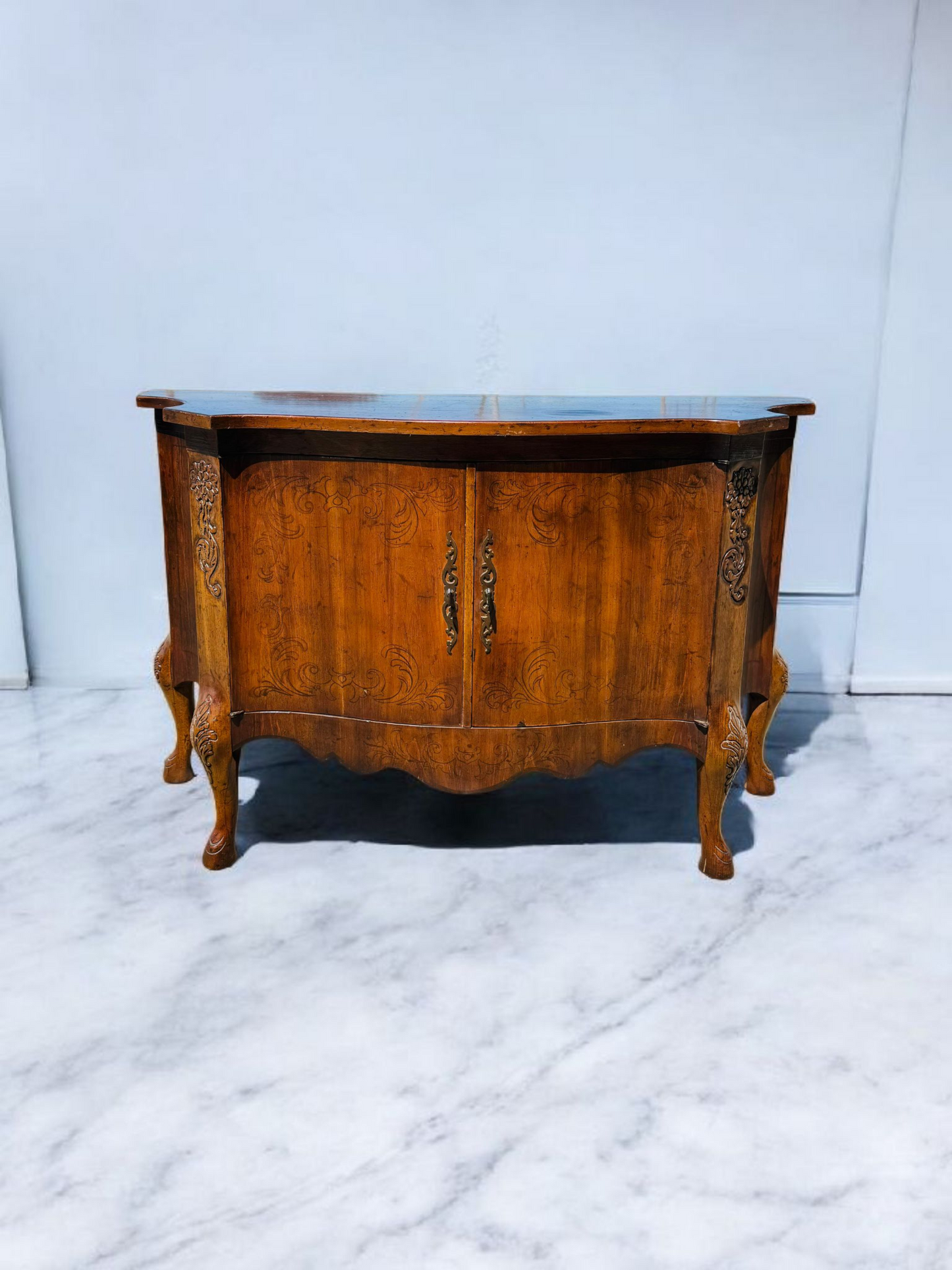 🔱🇮🇹 Comoda Italiana de Madera de Nogal – Arte y Elegancia en Cada Detalle 🇮🇹🔱